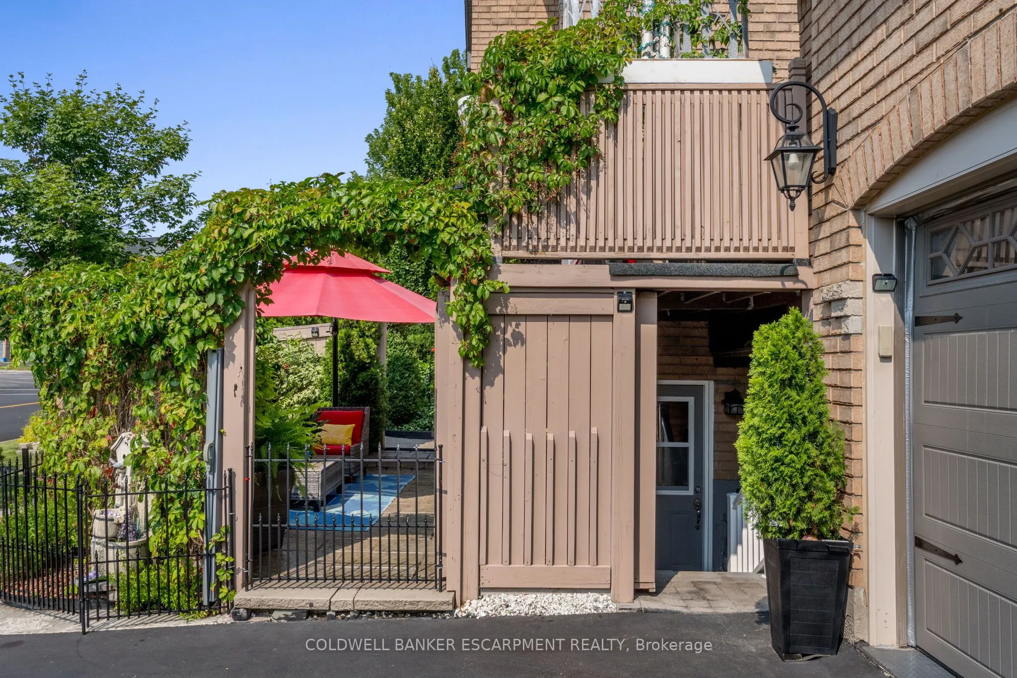 256 Landsborough Avenue