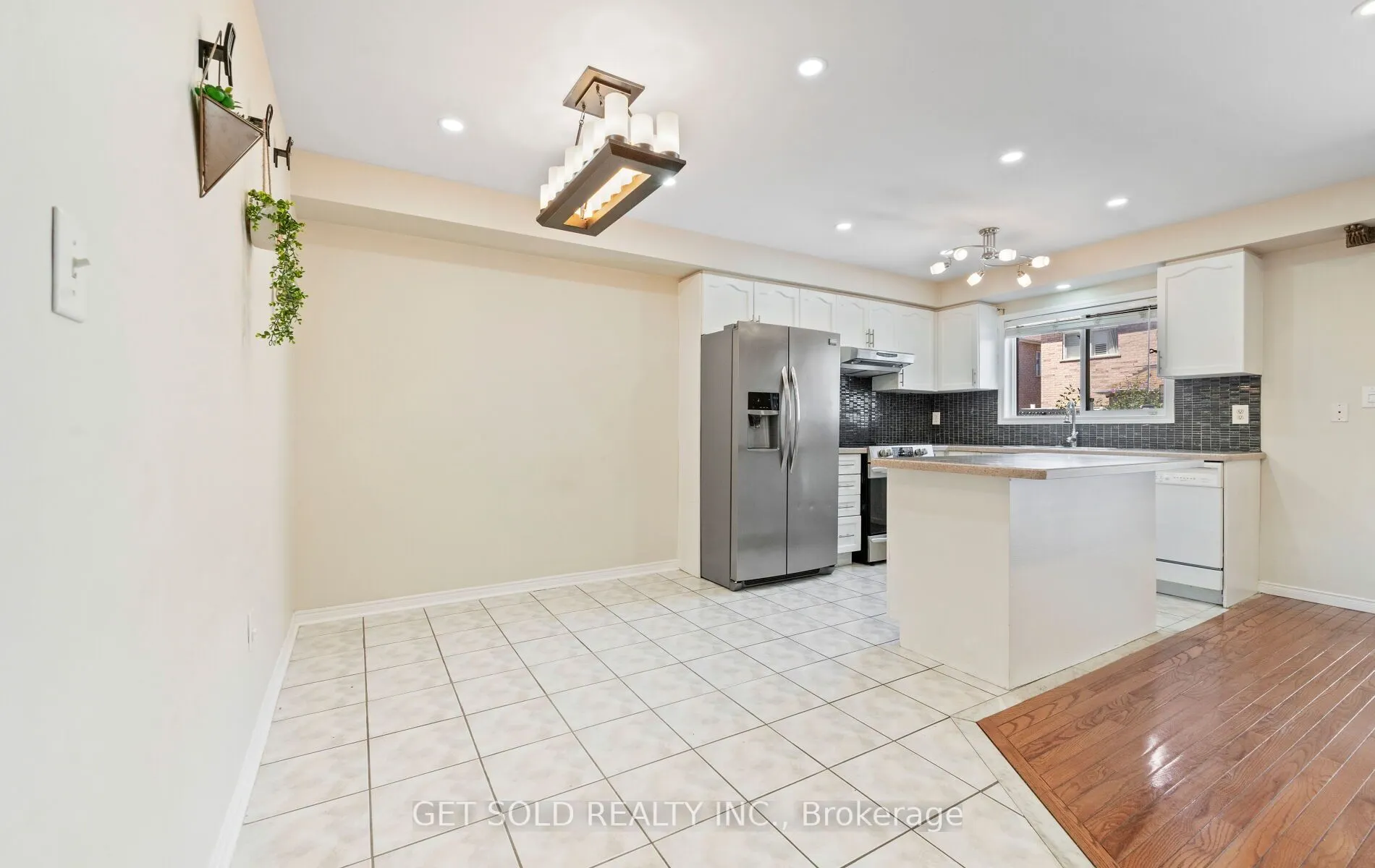 16 Mare Crescent