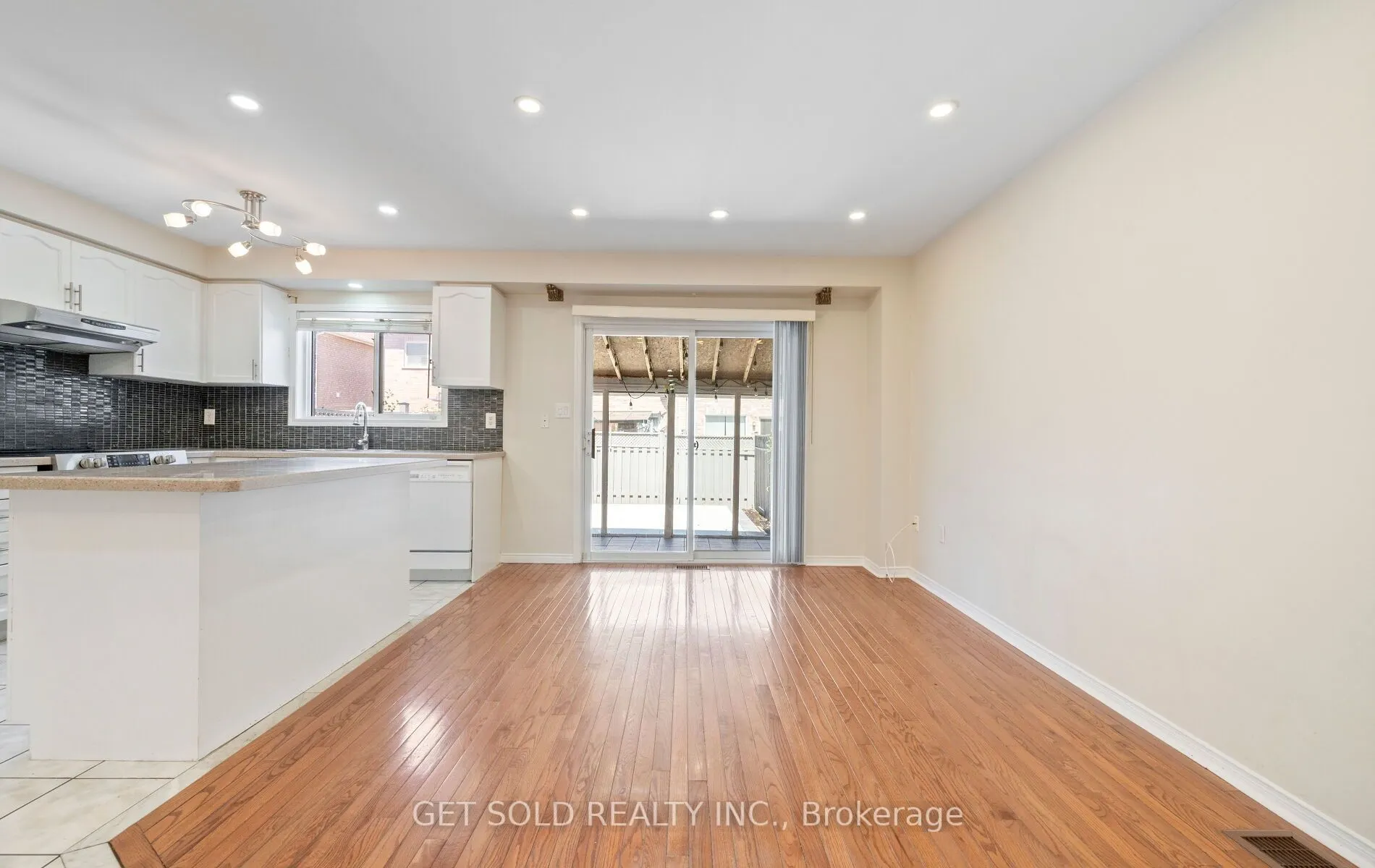 16 Mare Crescent