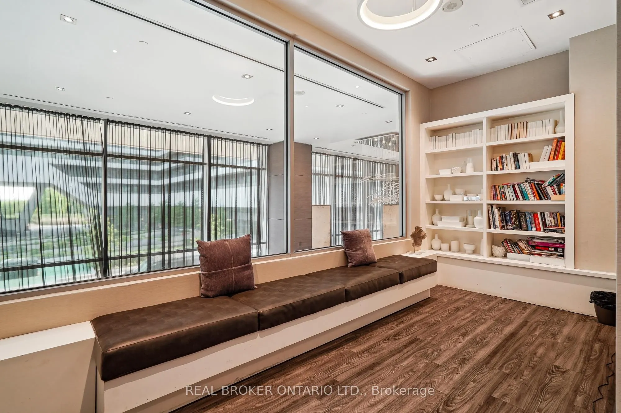 33 Shore Breeze Drive, #3704
