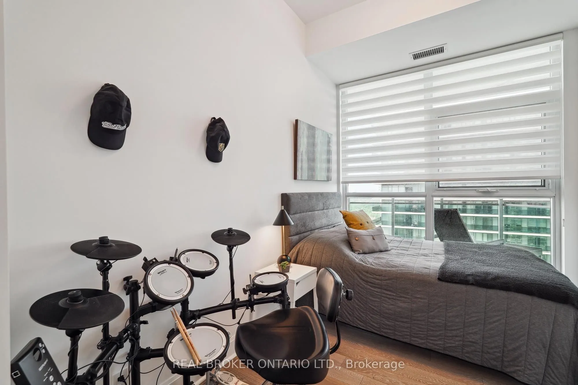 33 Shore Breeze Drive, #3704