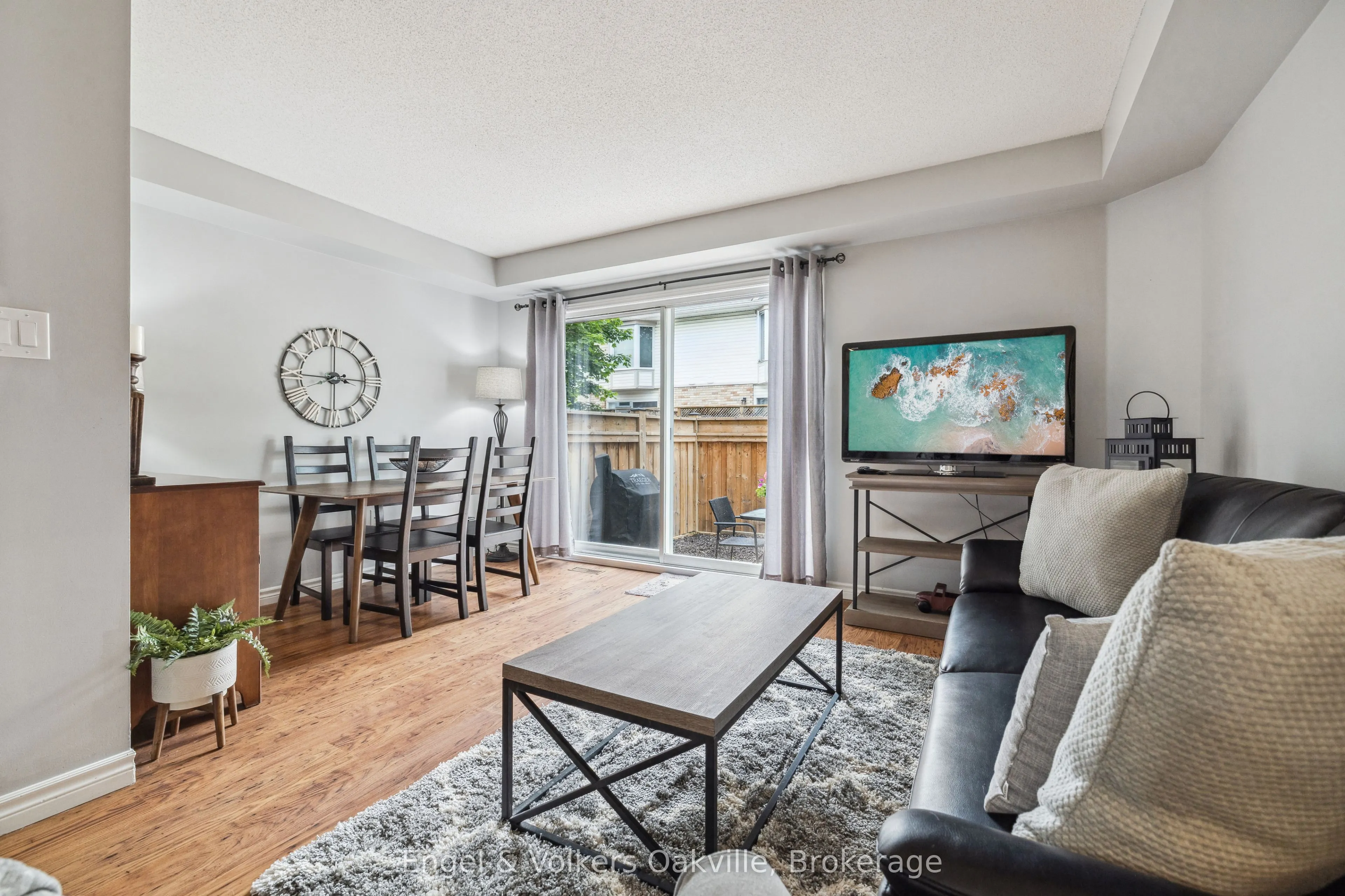 2015 Cleaver Avenue, #15