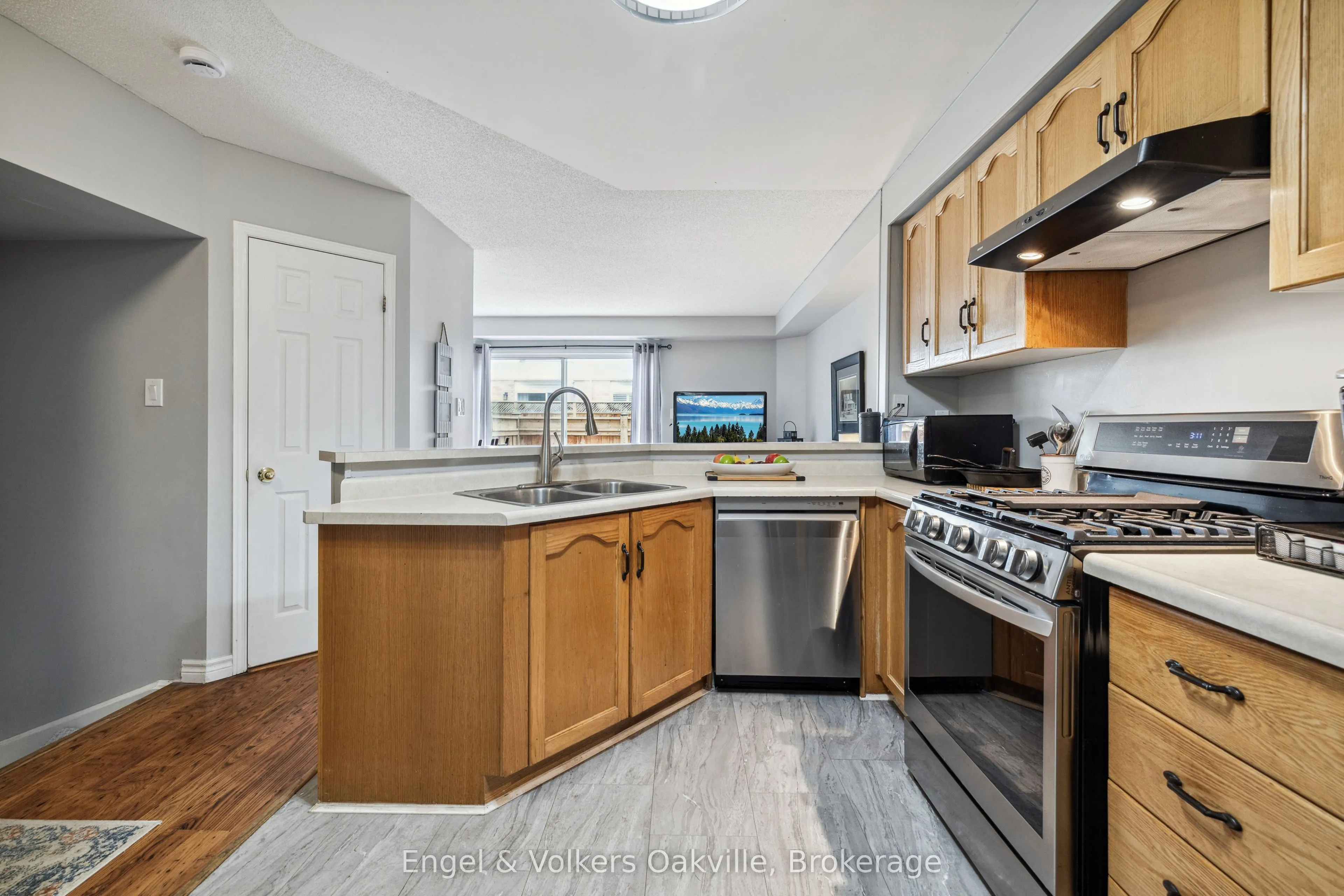 2015 Cleaver Avenue, #15