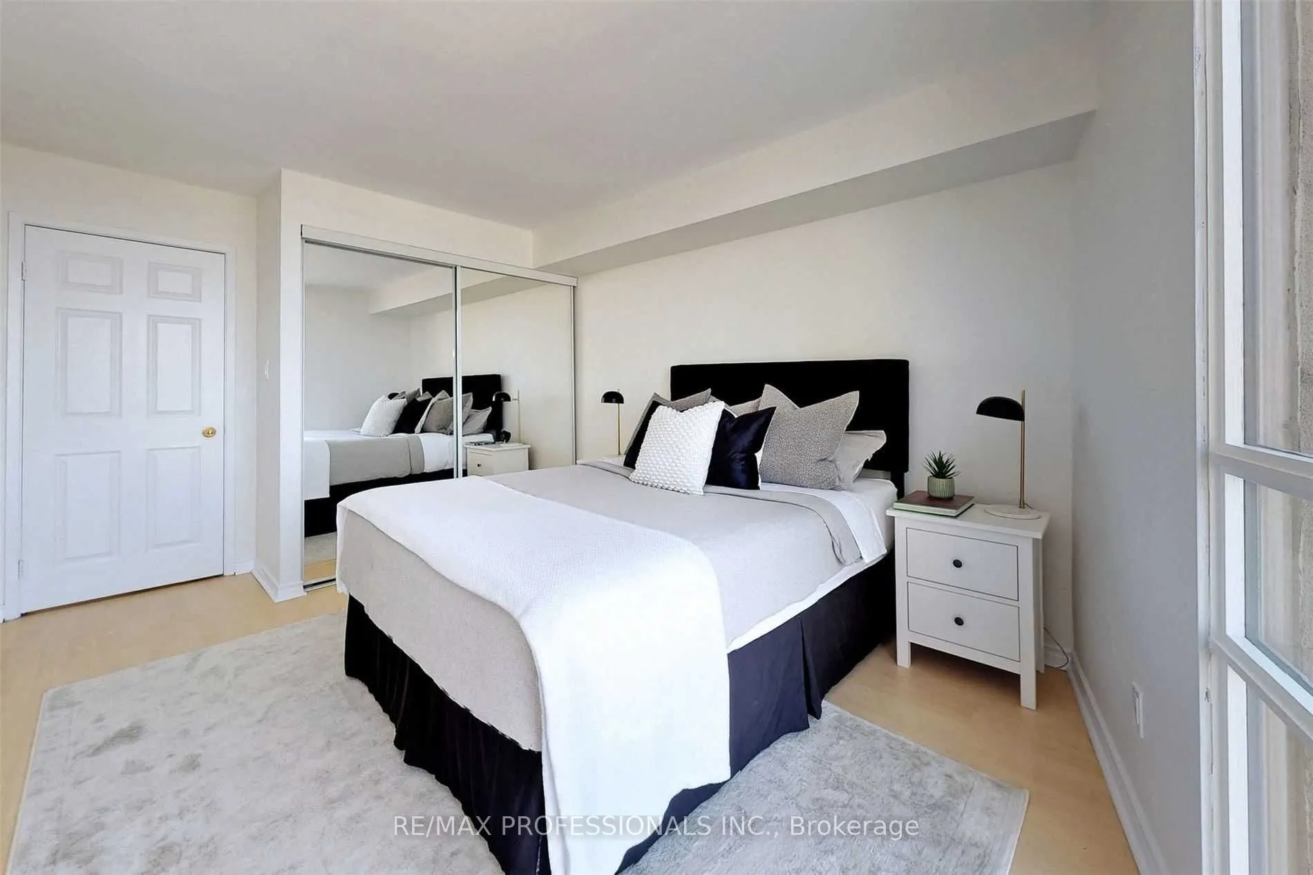 50 Eglinton Avenue, #1604