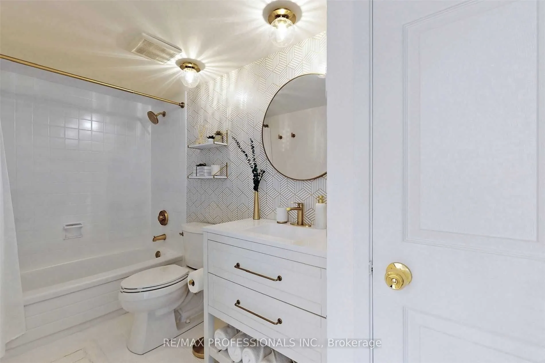 50 Eglinton Avenue, #1604