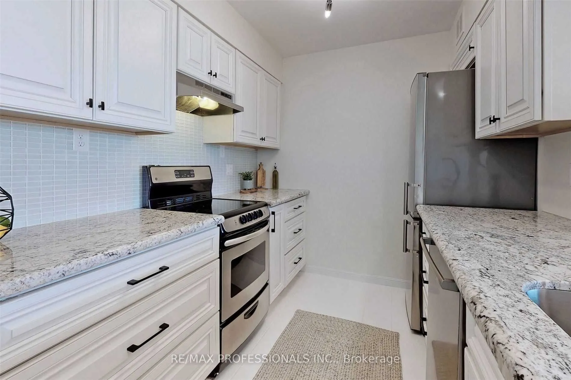 50 Eglinton Avenue, #1604