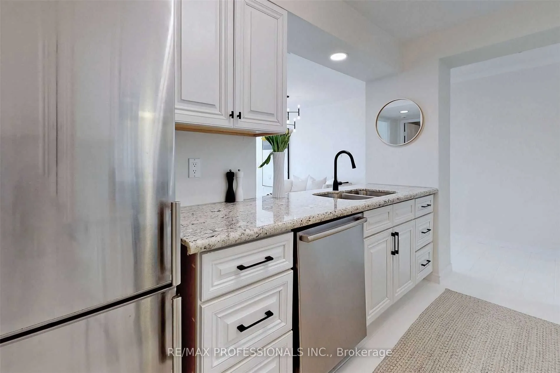50 Eglinton Avenue, #1604