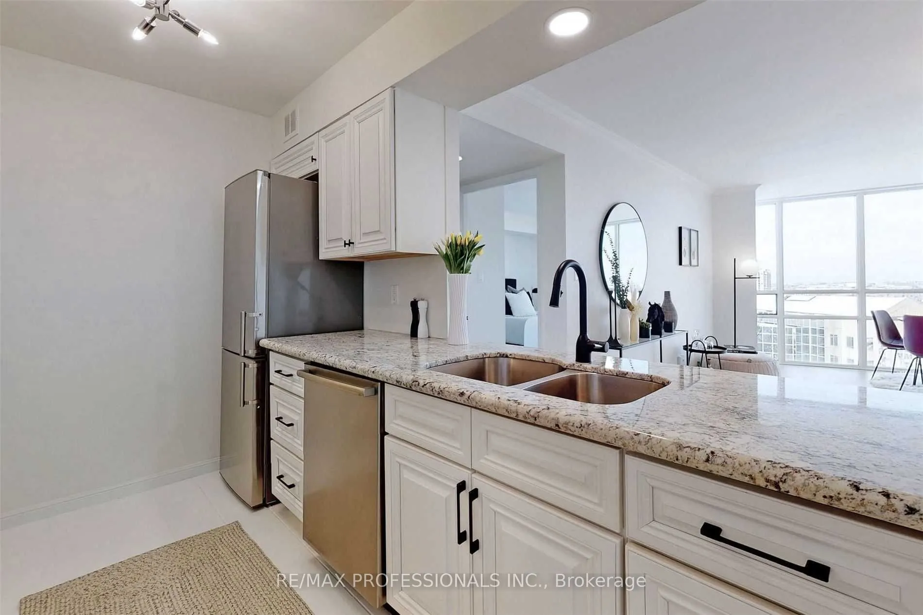 50 Eglinton Avenue, #1604