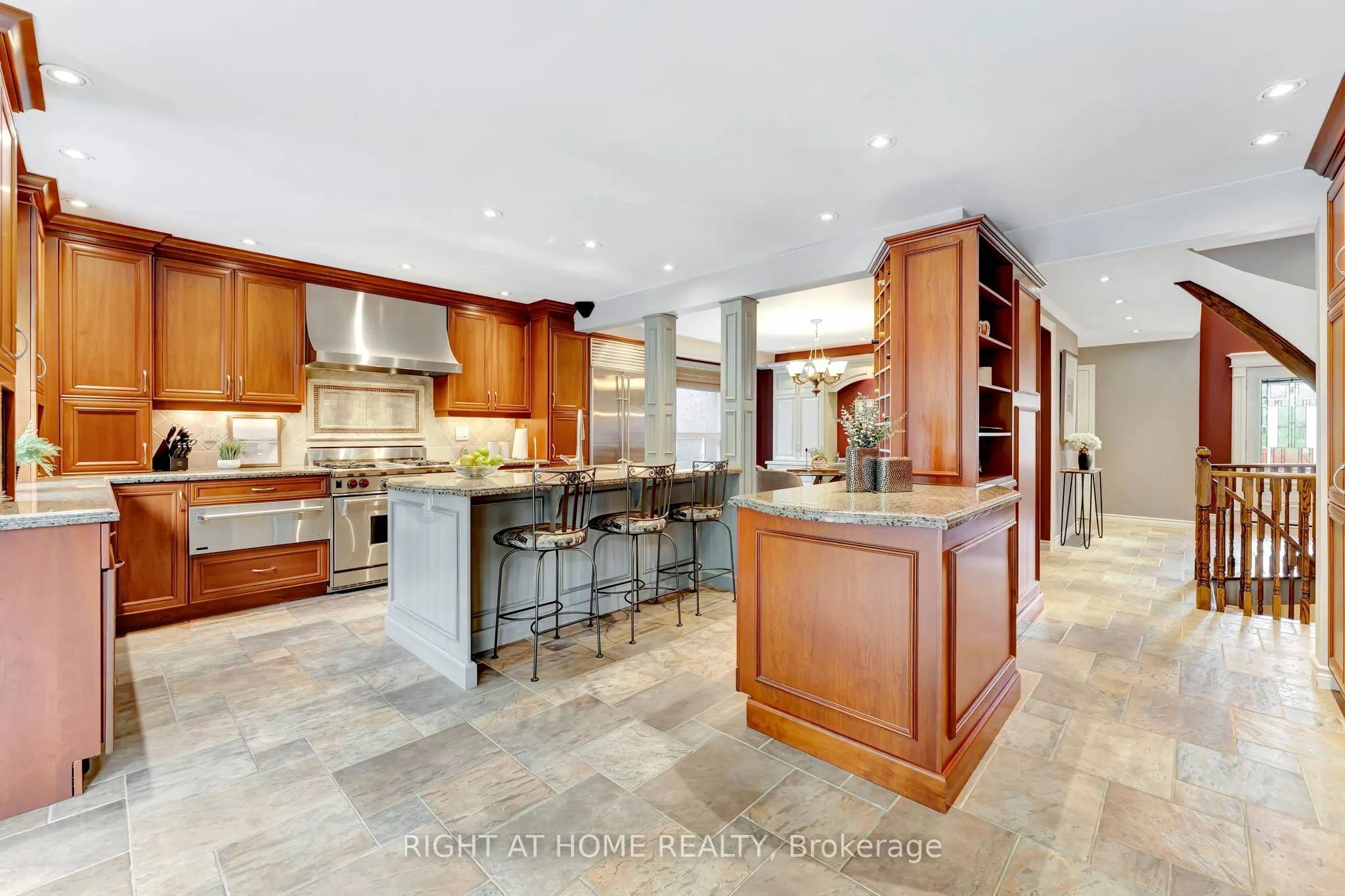 1511 Ravensmoor Crescent