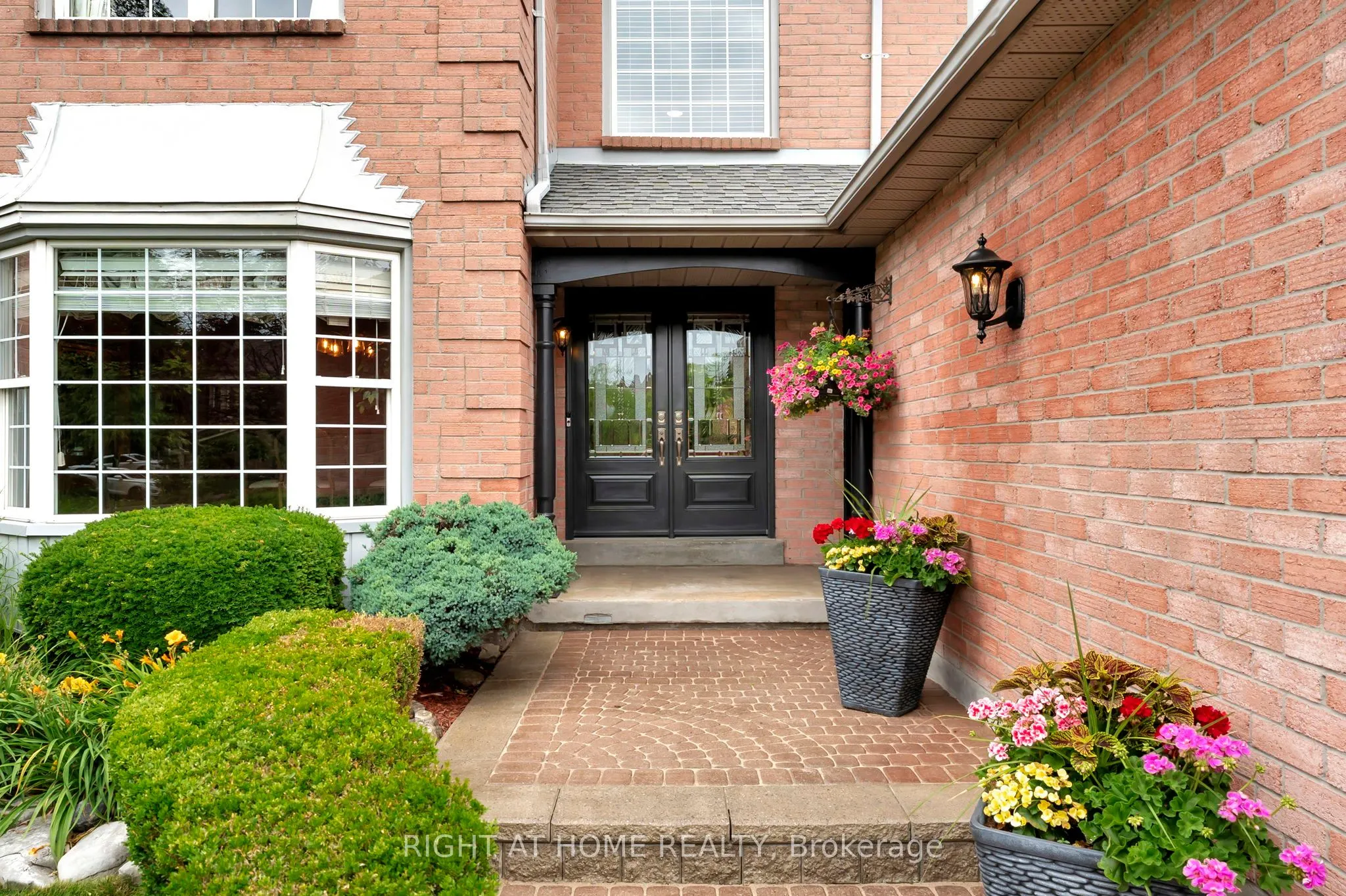 1511 Ravensmoor Crescent
