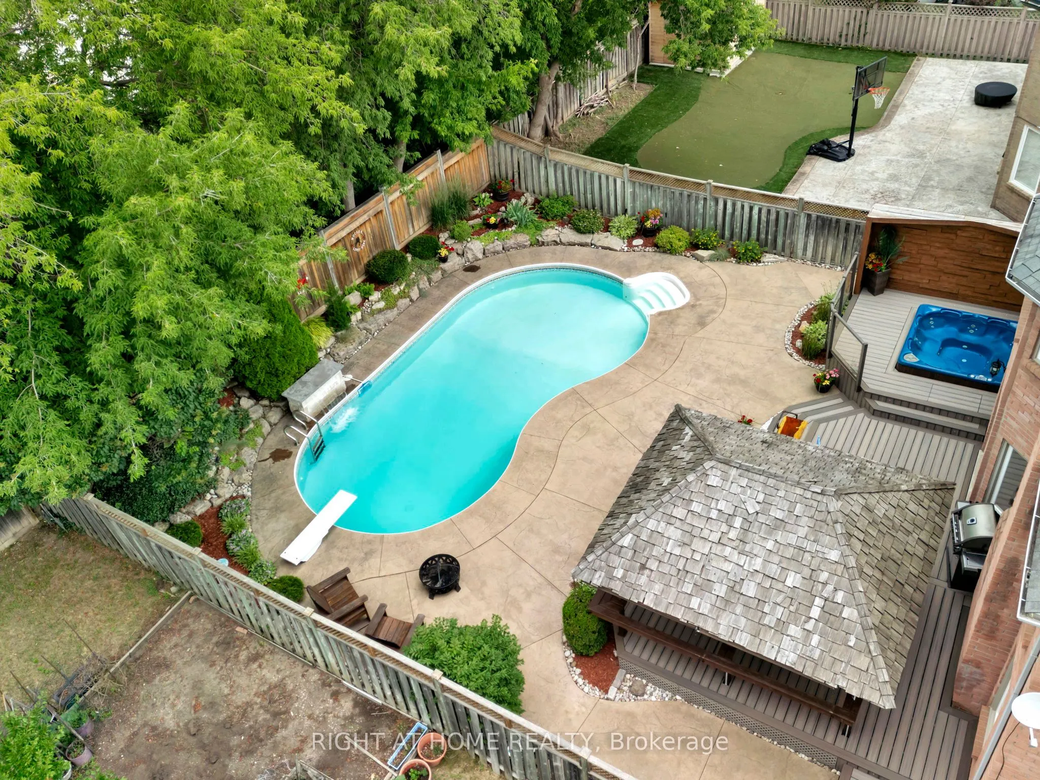 1511 Ravensmoor Crescent