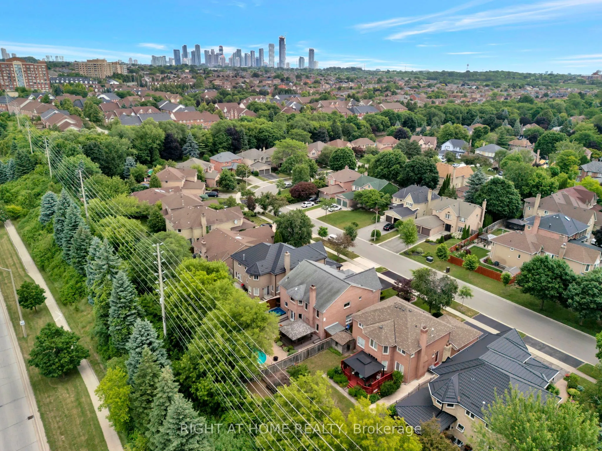 1511 Ravensmoor Crescent
