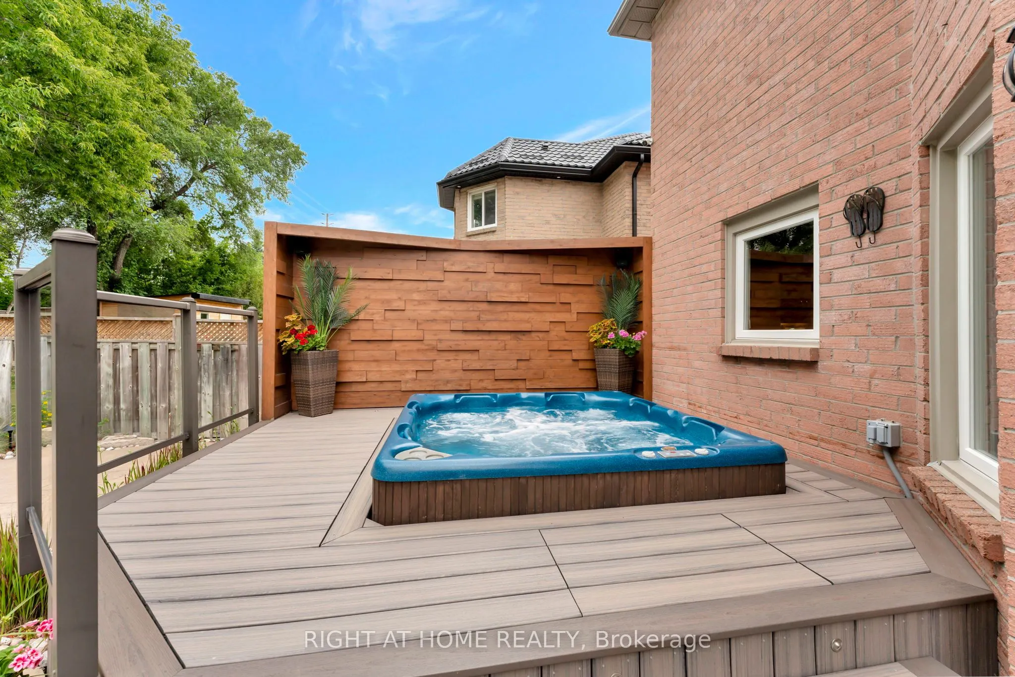1511 Ravensmoor Crescent