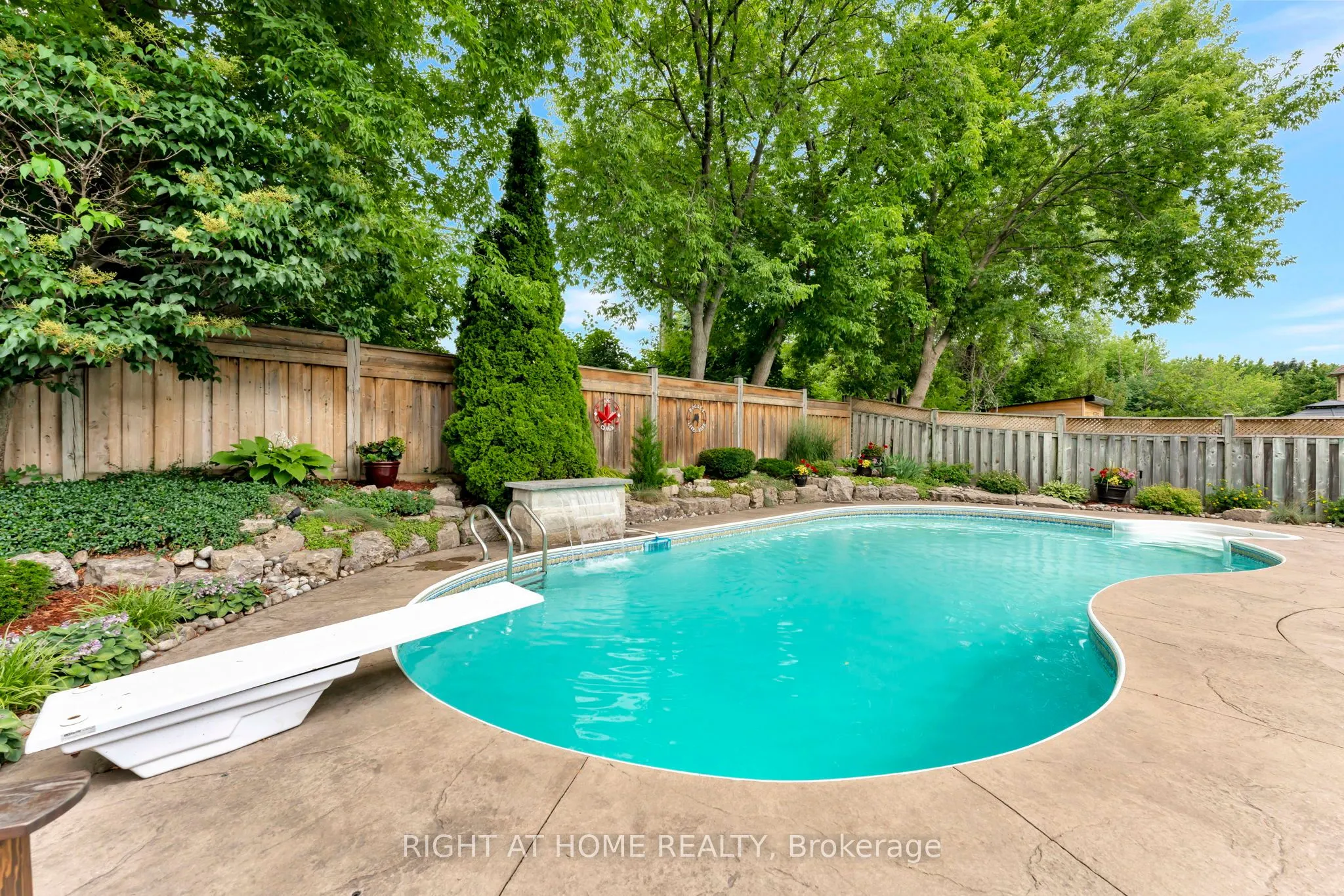 1511 Ravensmoor Crescent