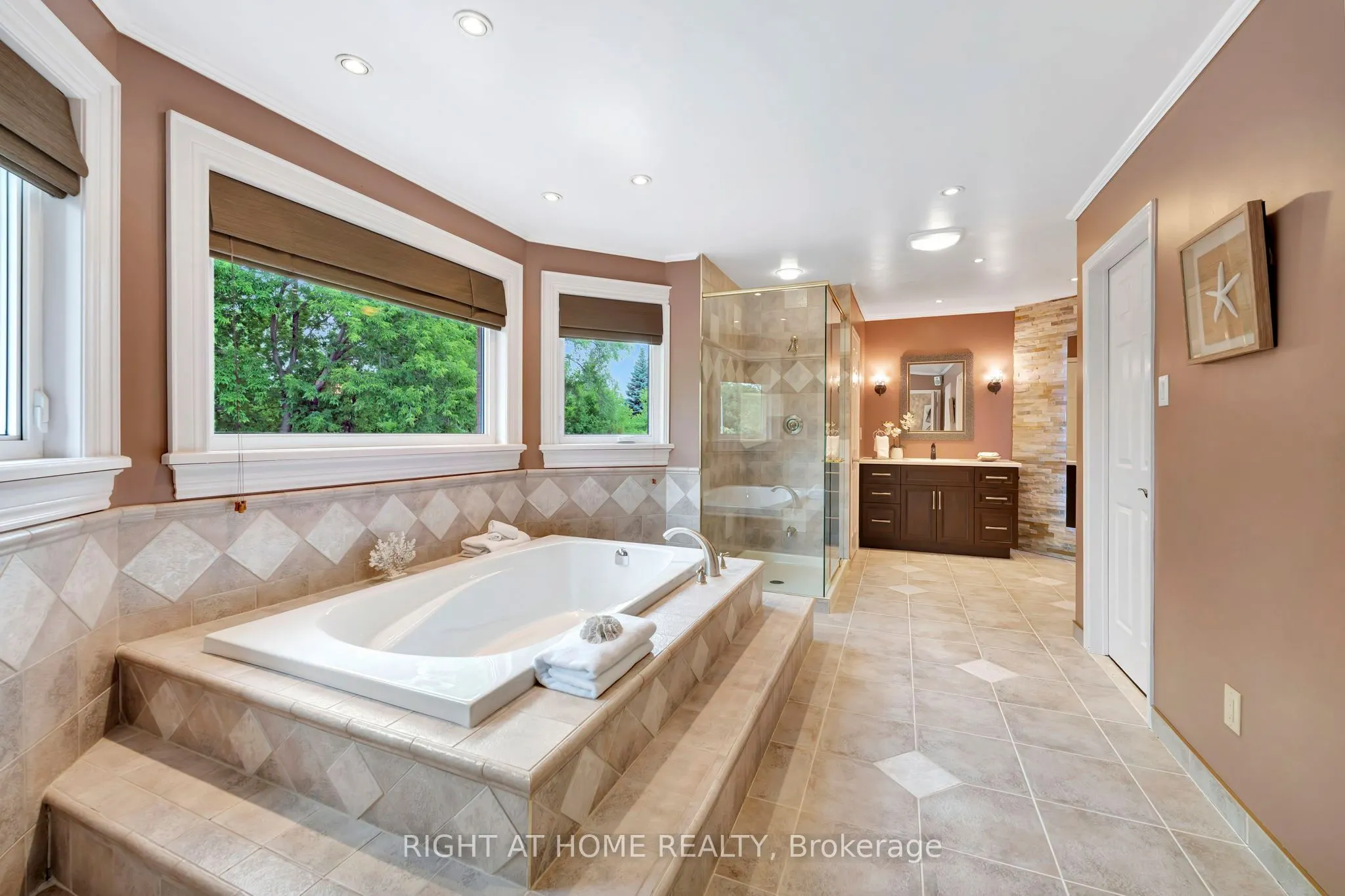 1511 Ravensmoor Crescent