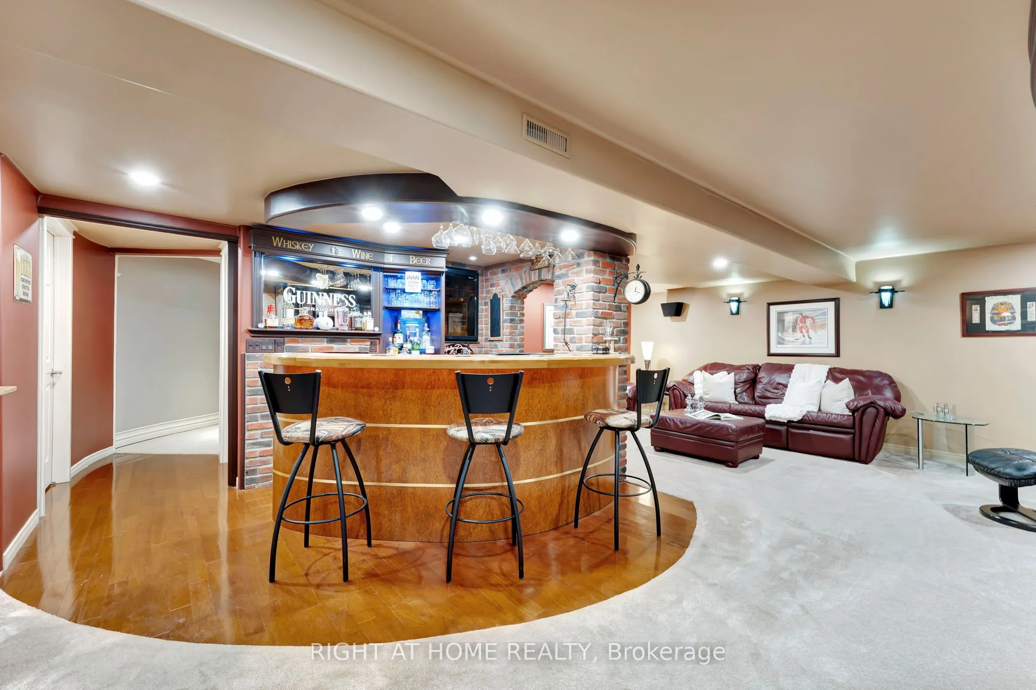 1511 Ravensmoor Crescent