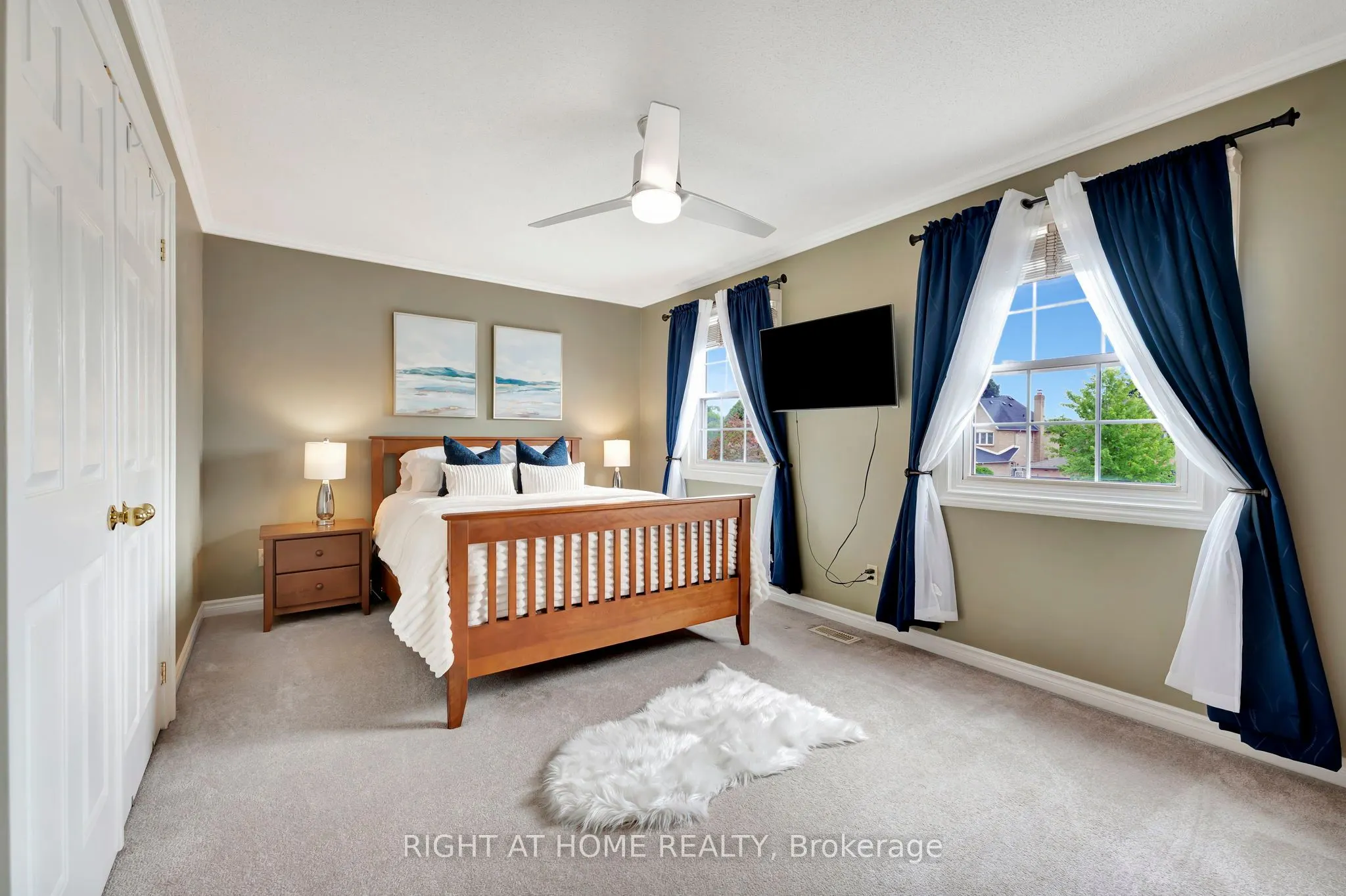 1511 Ravensmoor Crescent