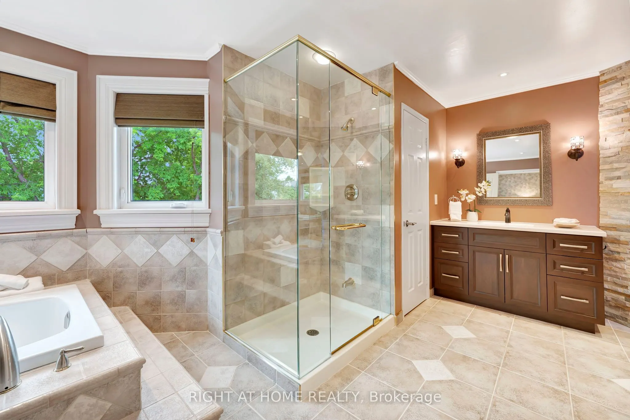 1511 Ravensmoor Crescent