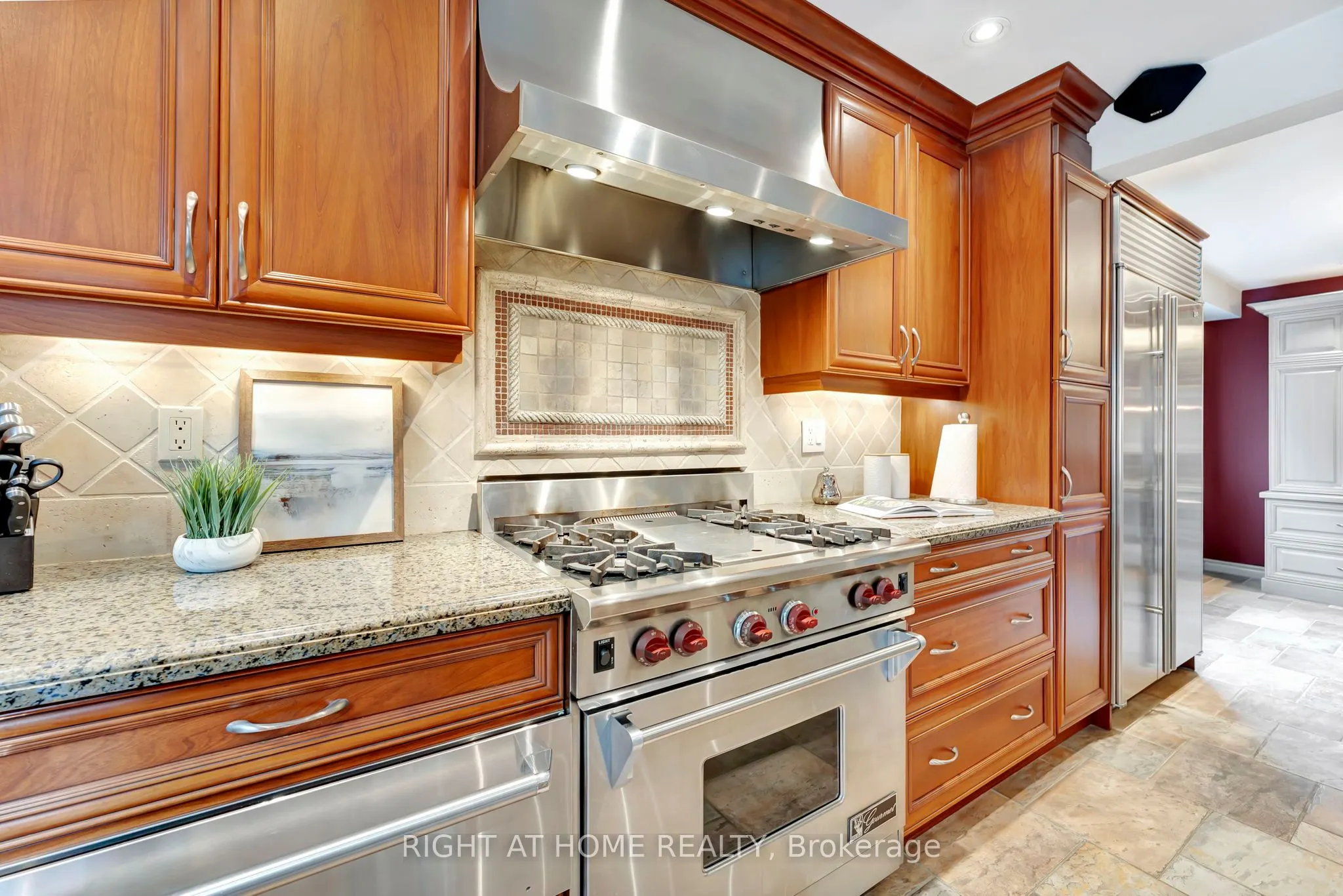 1511 Ravensmoor Crescent