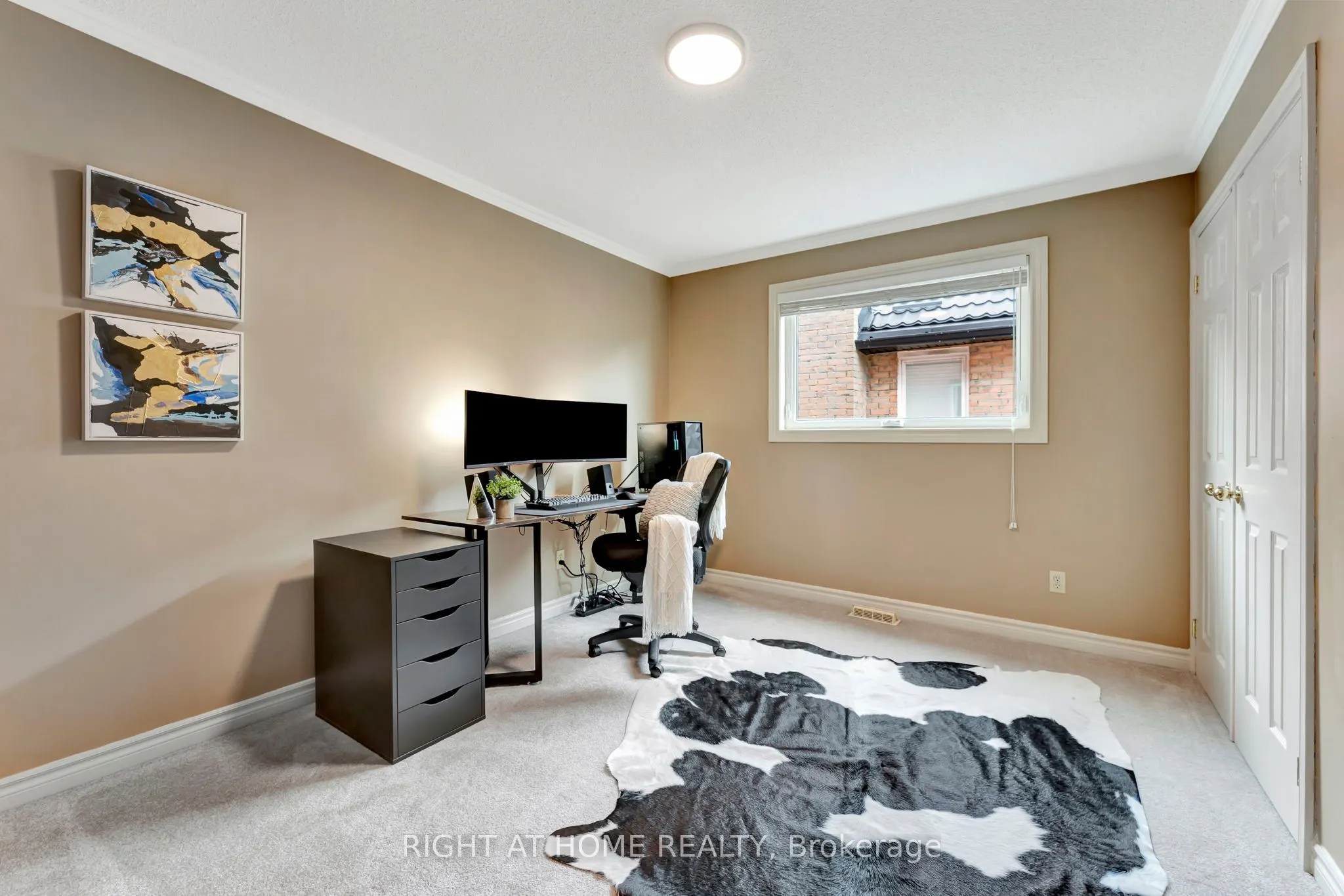 1511 Ravensmoor Crescent