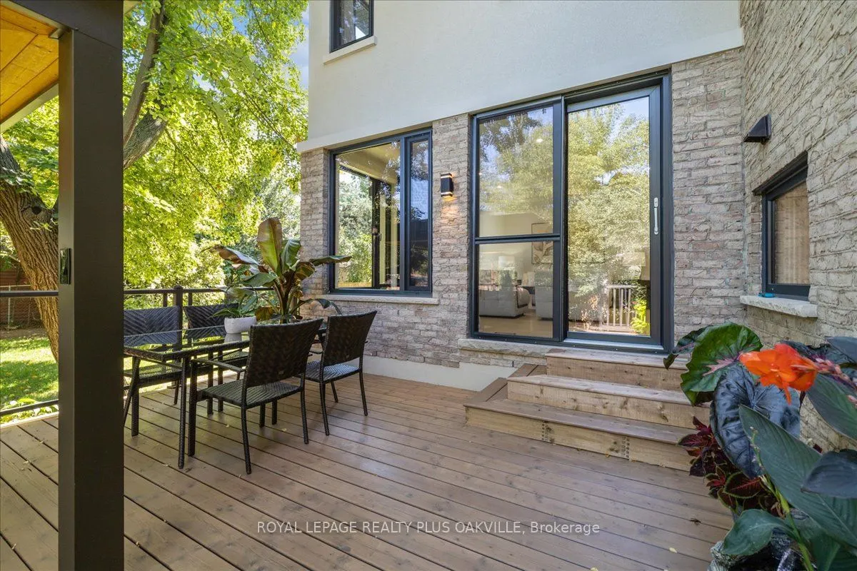 3571 Swirlingleaves Crescent