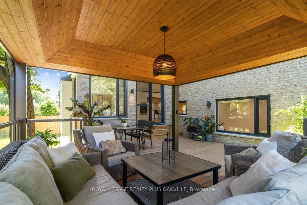 3571 Swirlingleaves Crescent