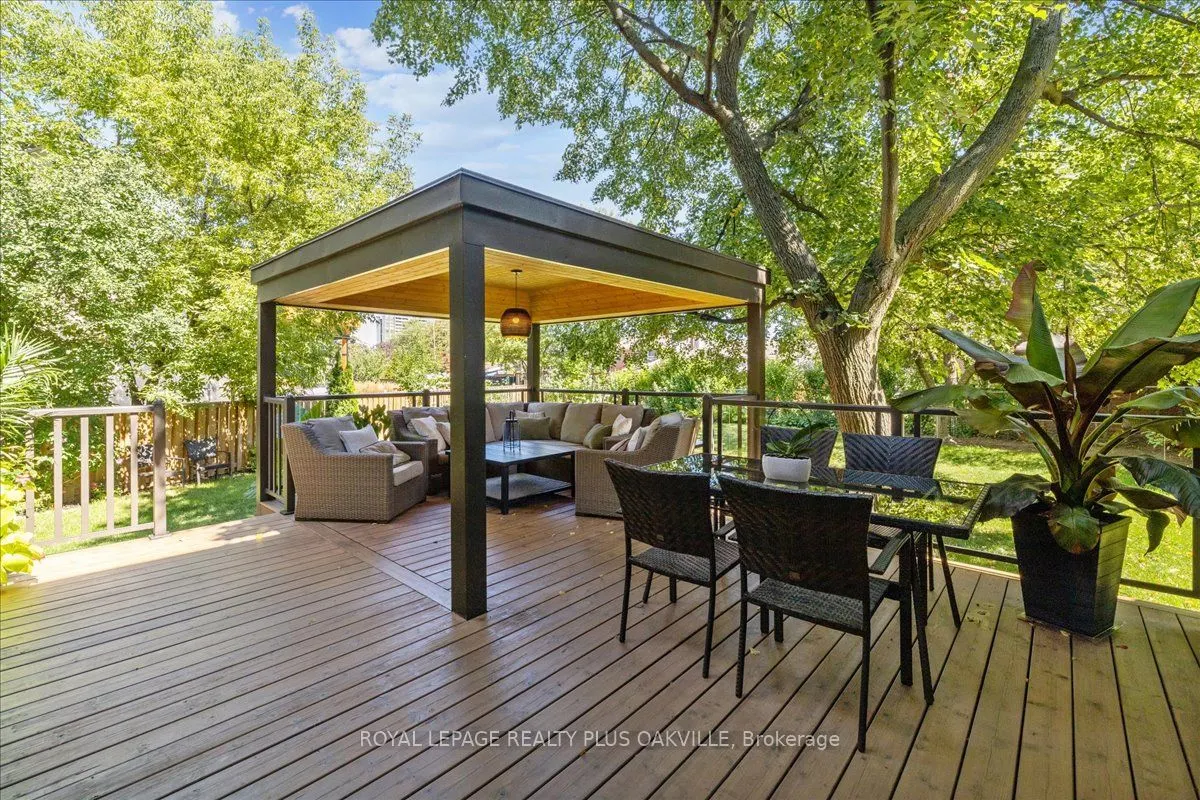 3571 Swirlingleaves Crescent