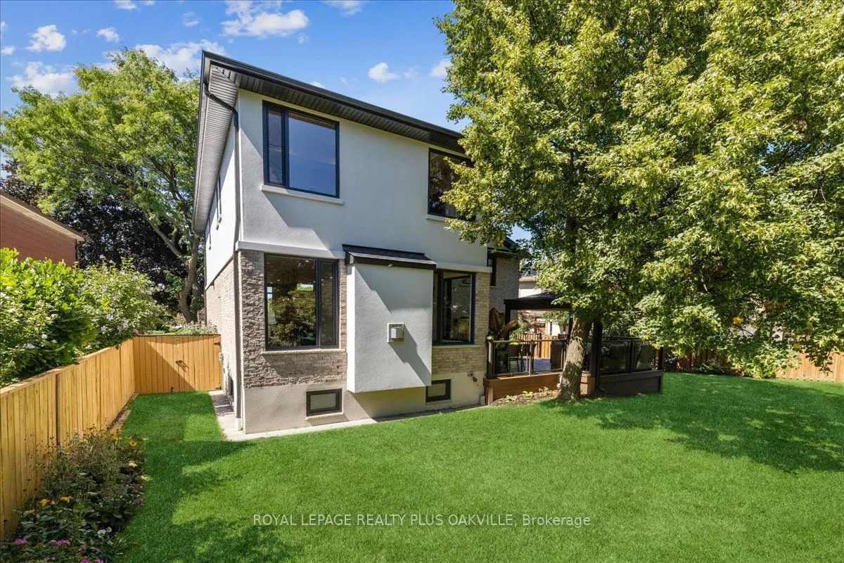 3571 Swirlingleaves Crescent
