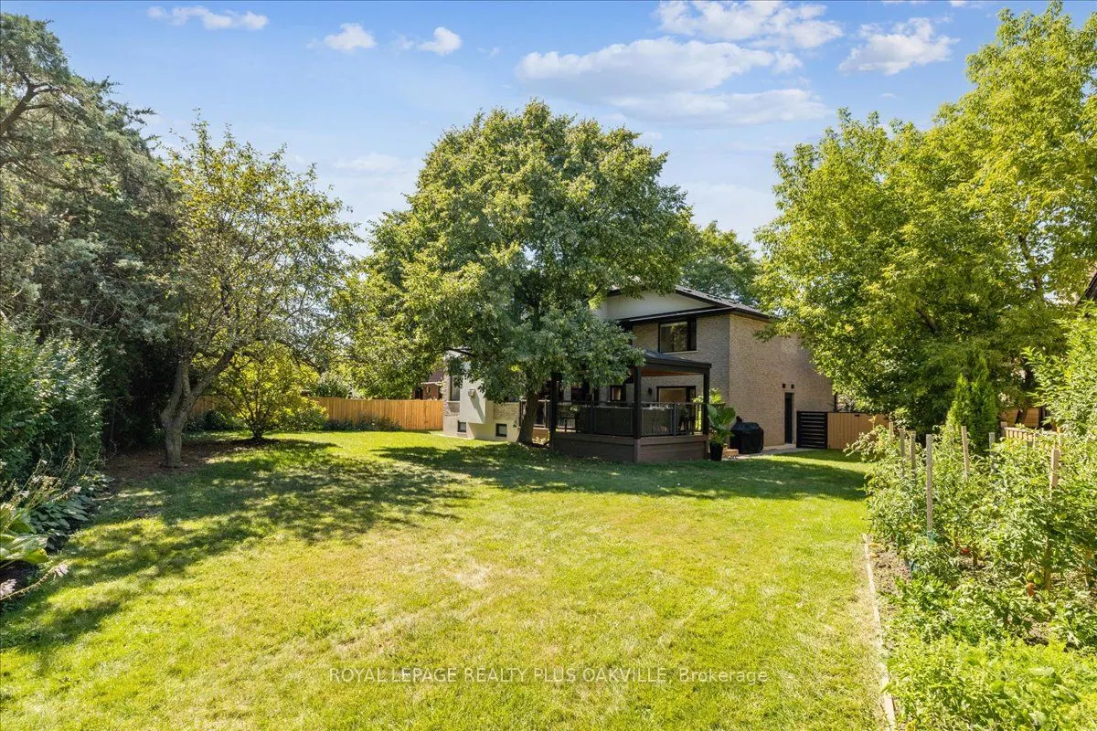 3571 Swirlingleaves Crescent
