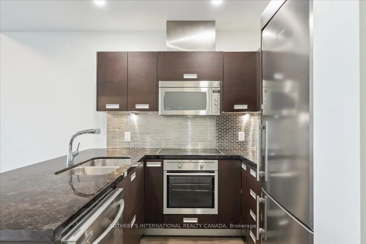 90 Park Lawn Road, #915