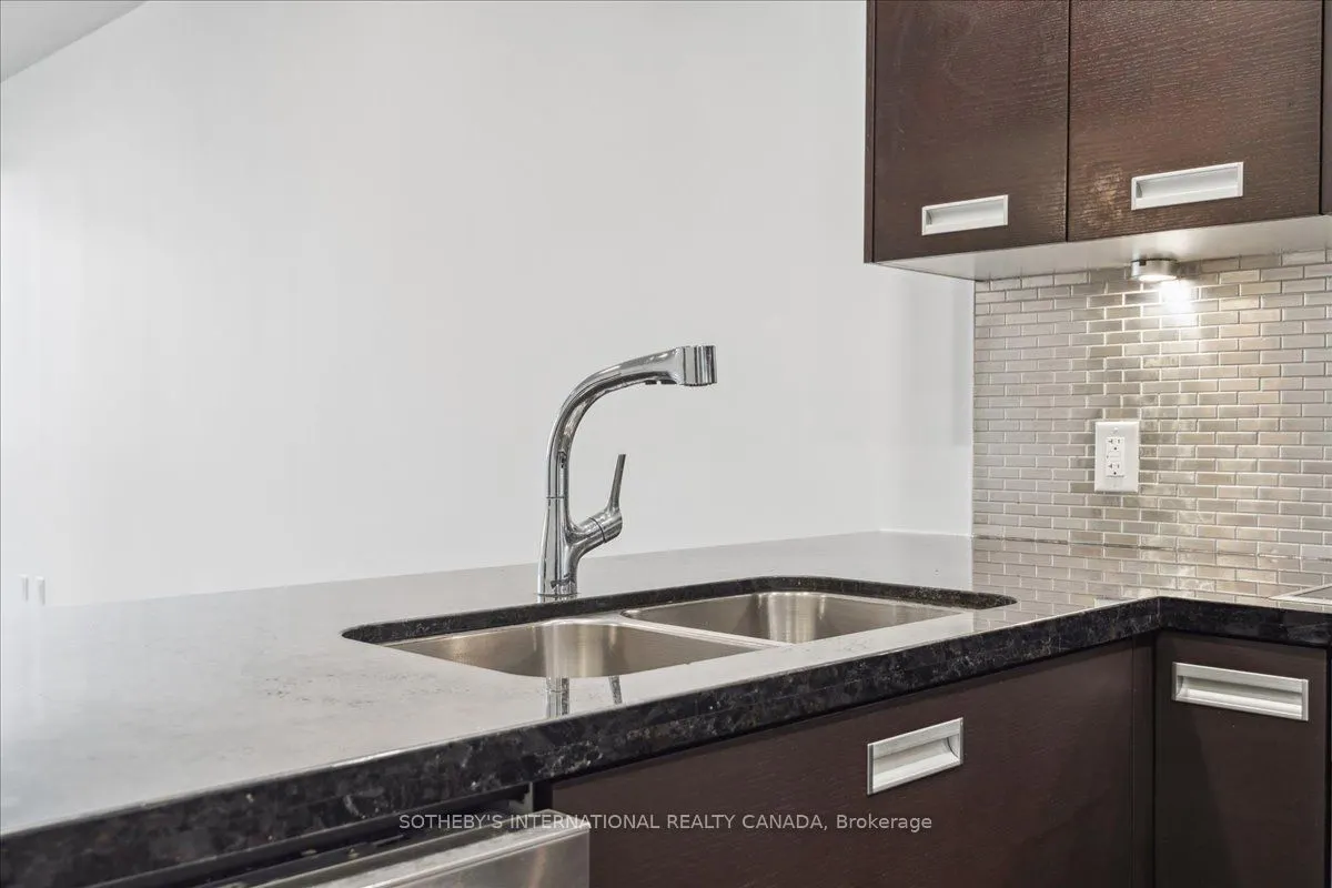 90 Park Lawn Road, #915