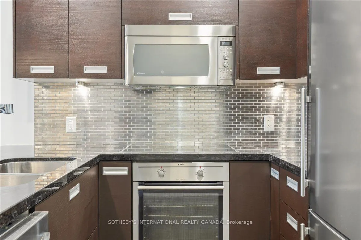 90 Park Lawn Road, #915