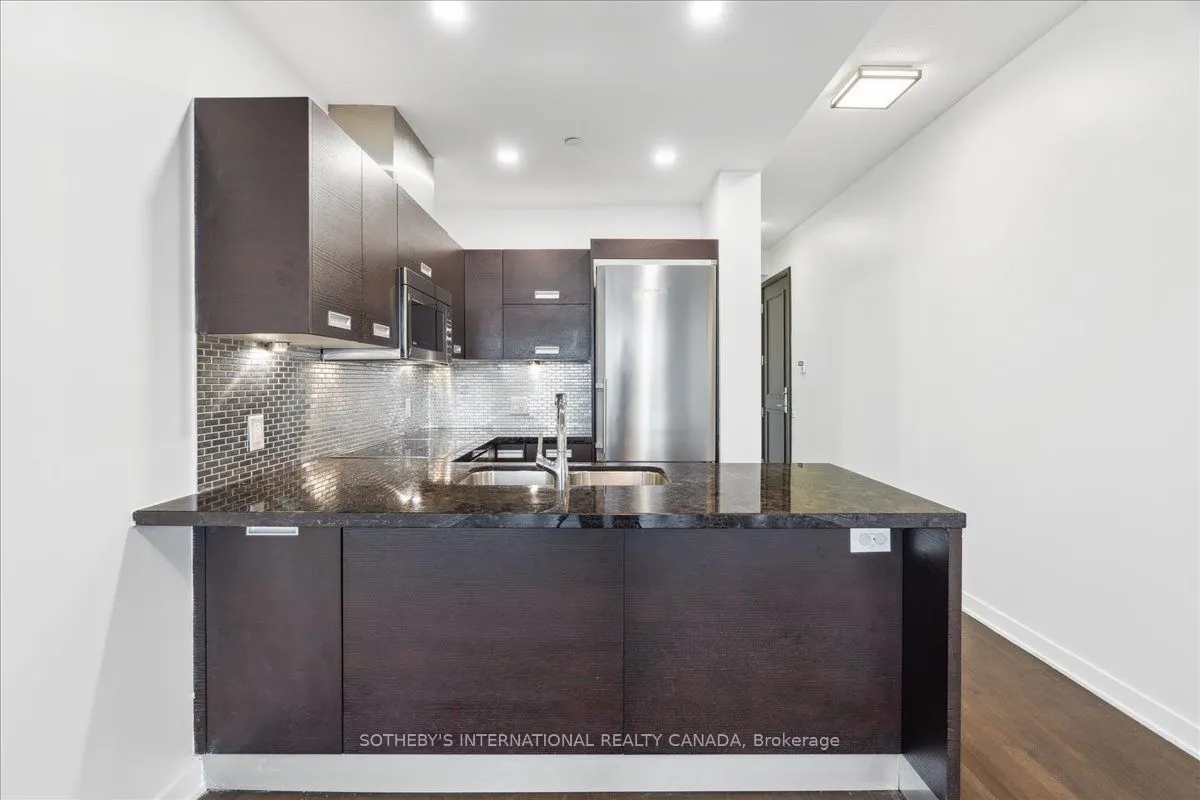 90 Park Lawn Road, #915