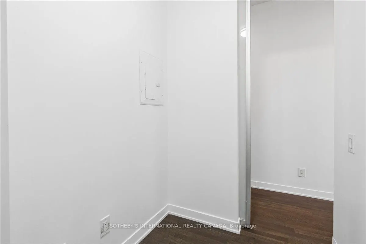 90 Park Lawn Road, #915