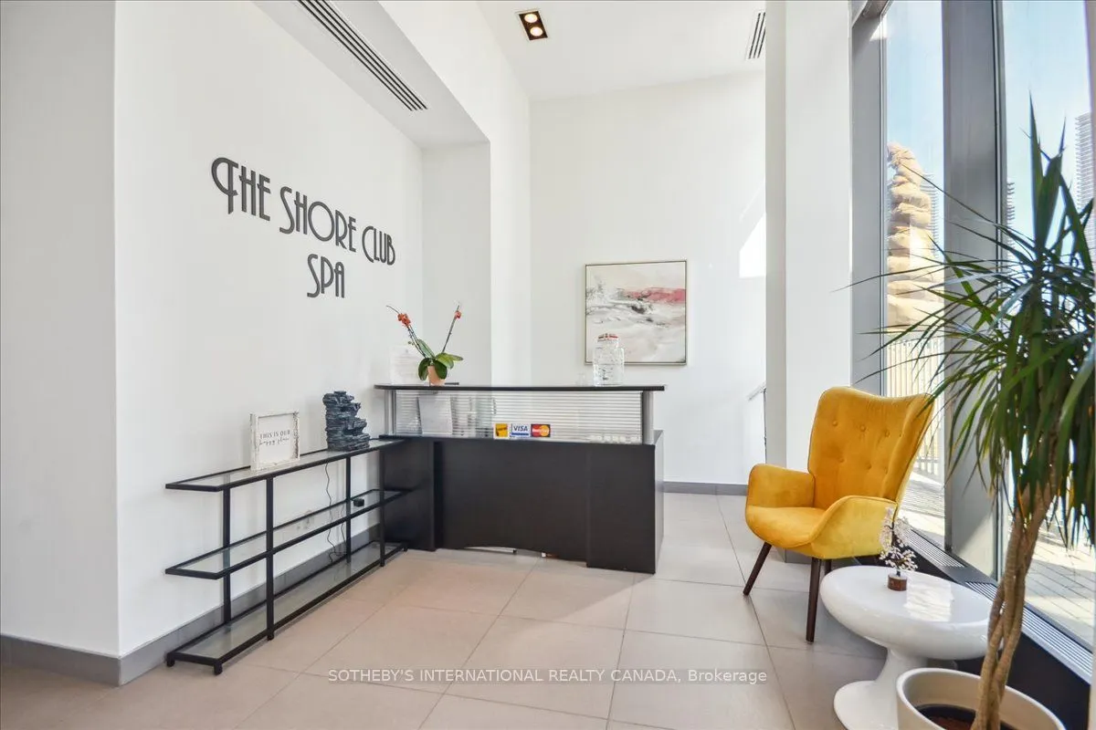 90 Park Lawn Road, #915