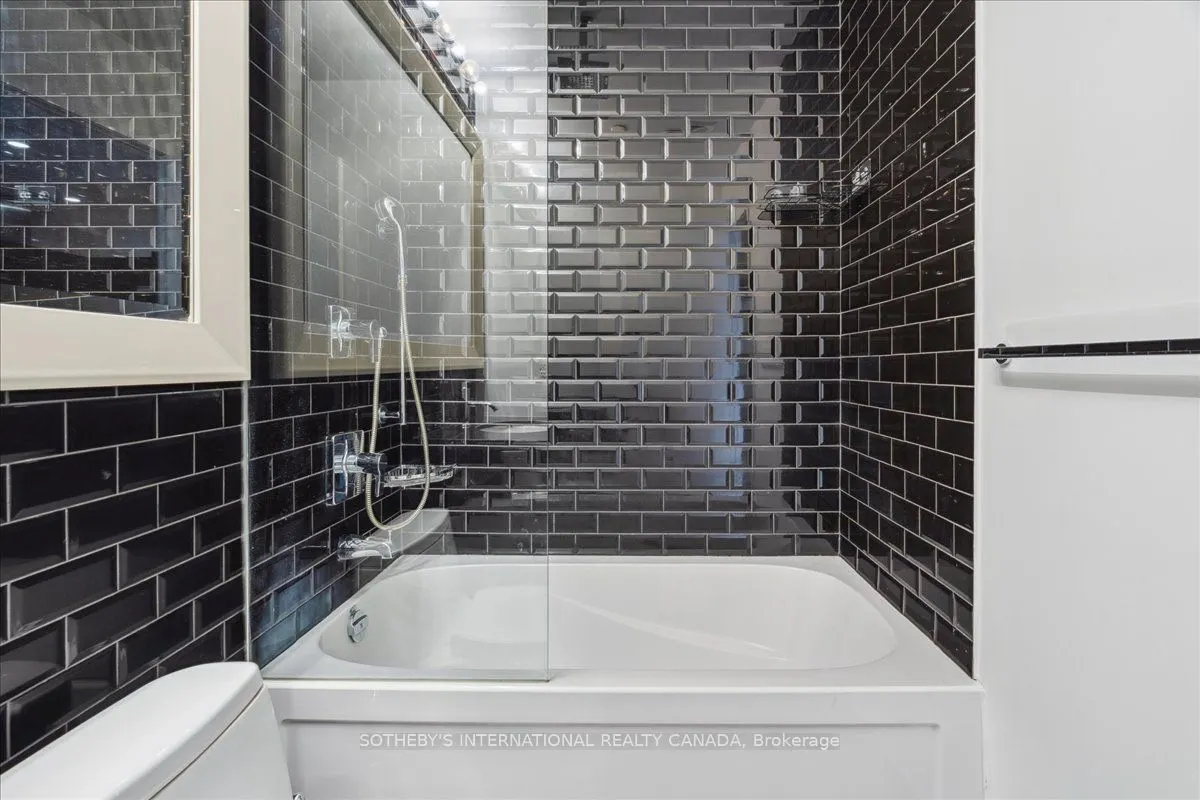 90 Park Lawn Road, #915
