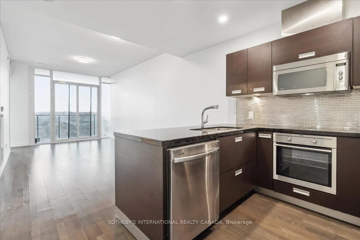 90 Park Lawn Road, #915
