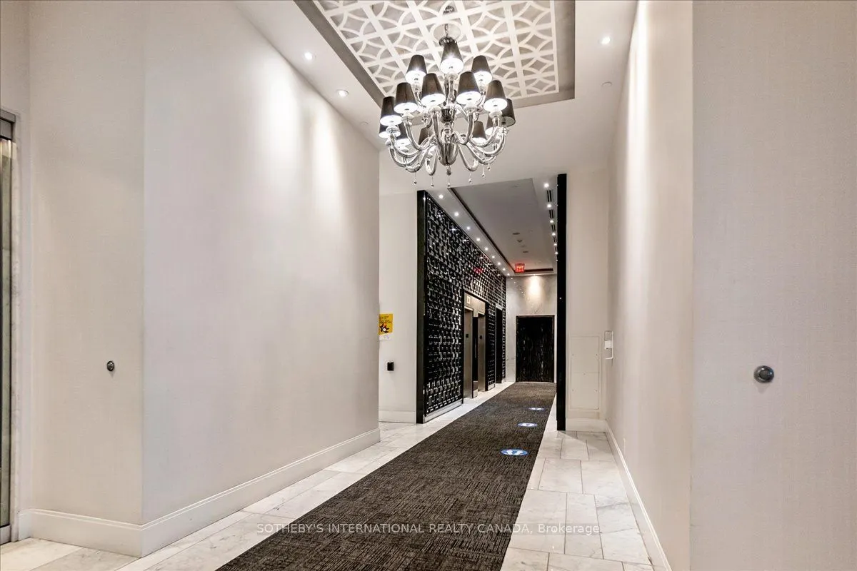 90 Park Lawn Road, #915