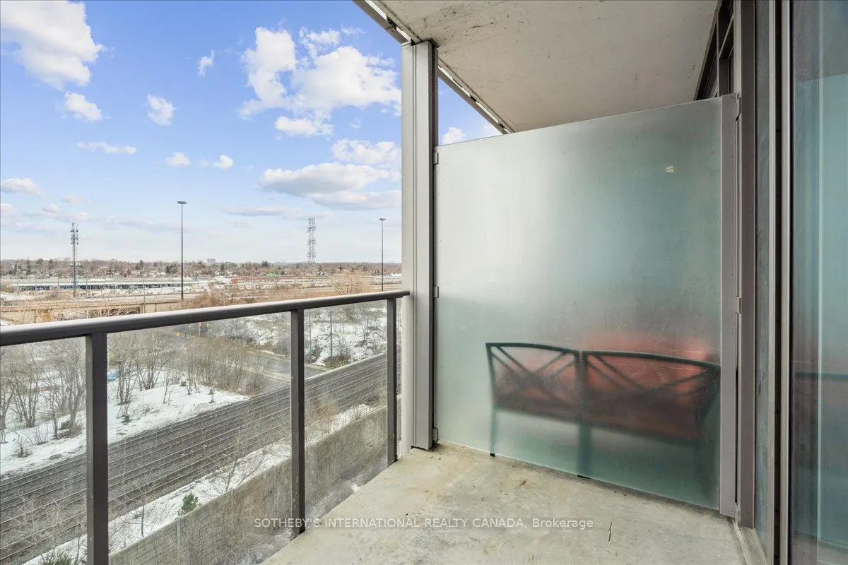 90 Park Lawn Road, #915