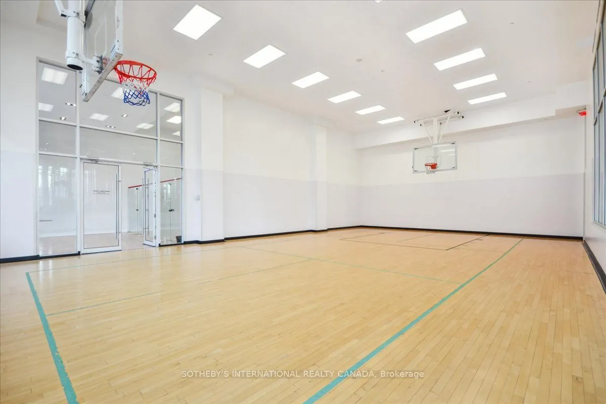 90 Park Lawn Road, #915