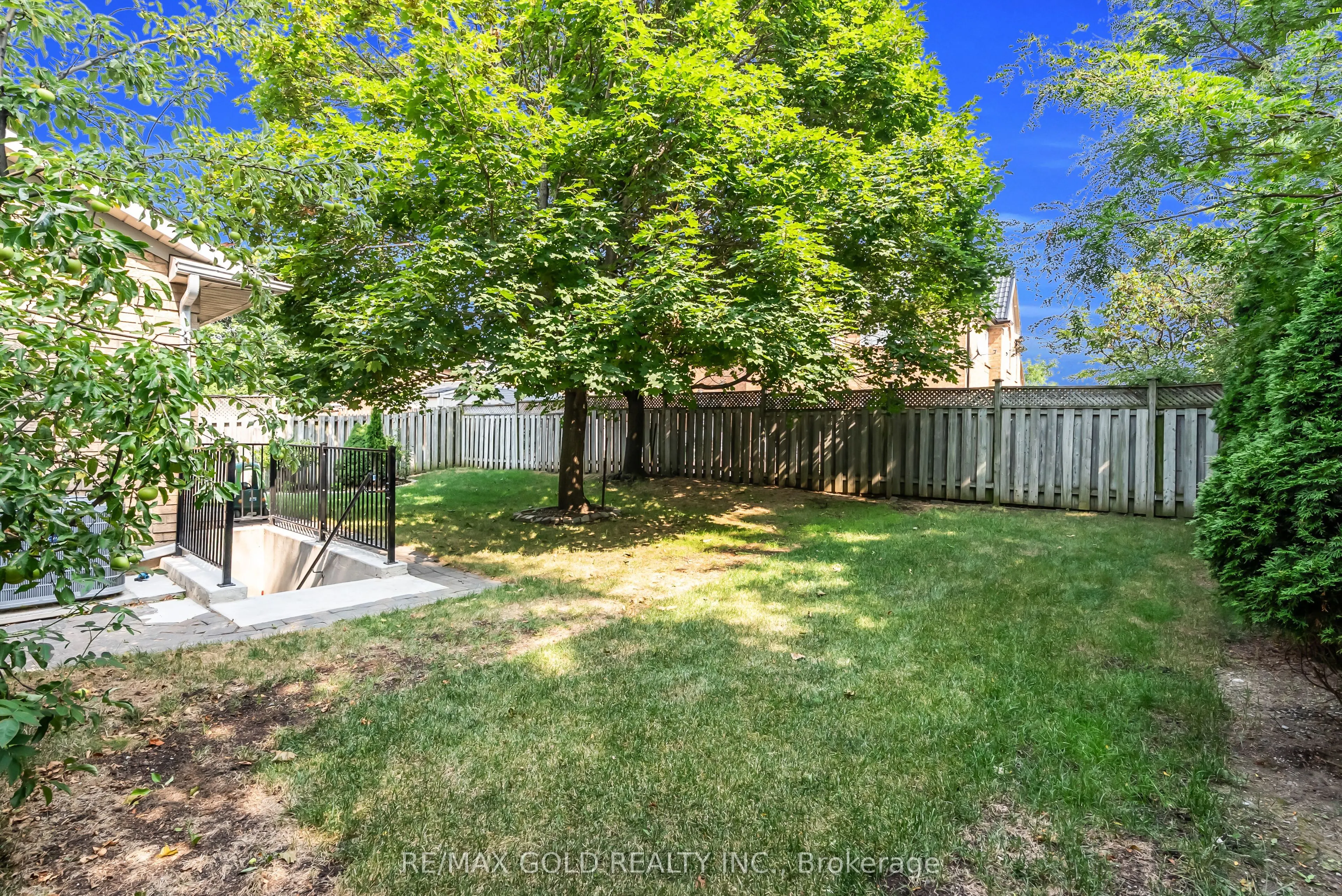 2901 Gardenview Crescent