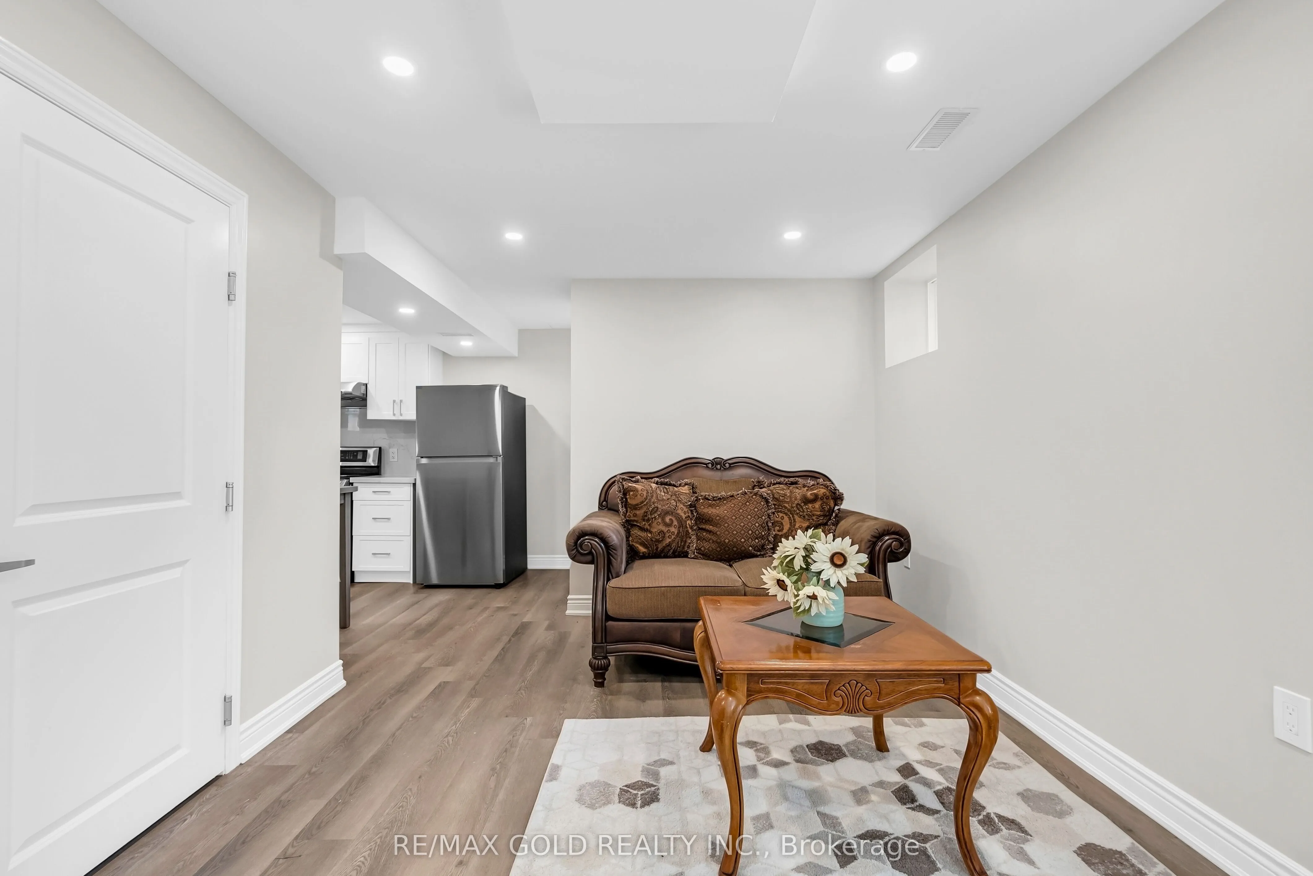 2901 Gardenview Crescent