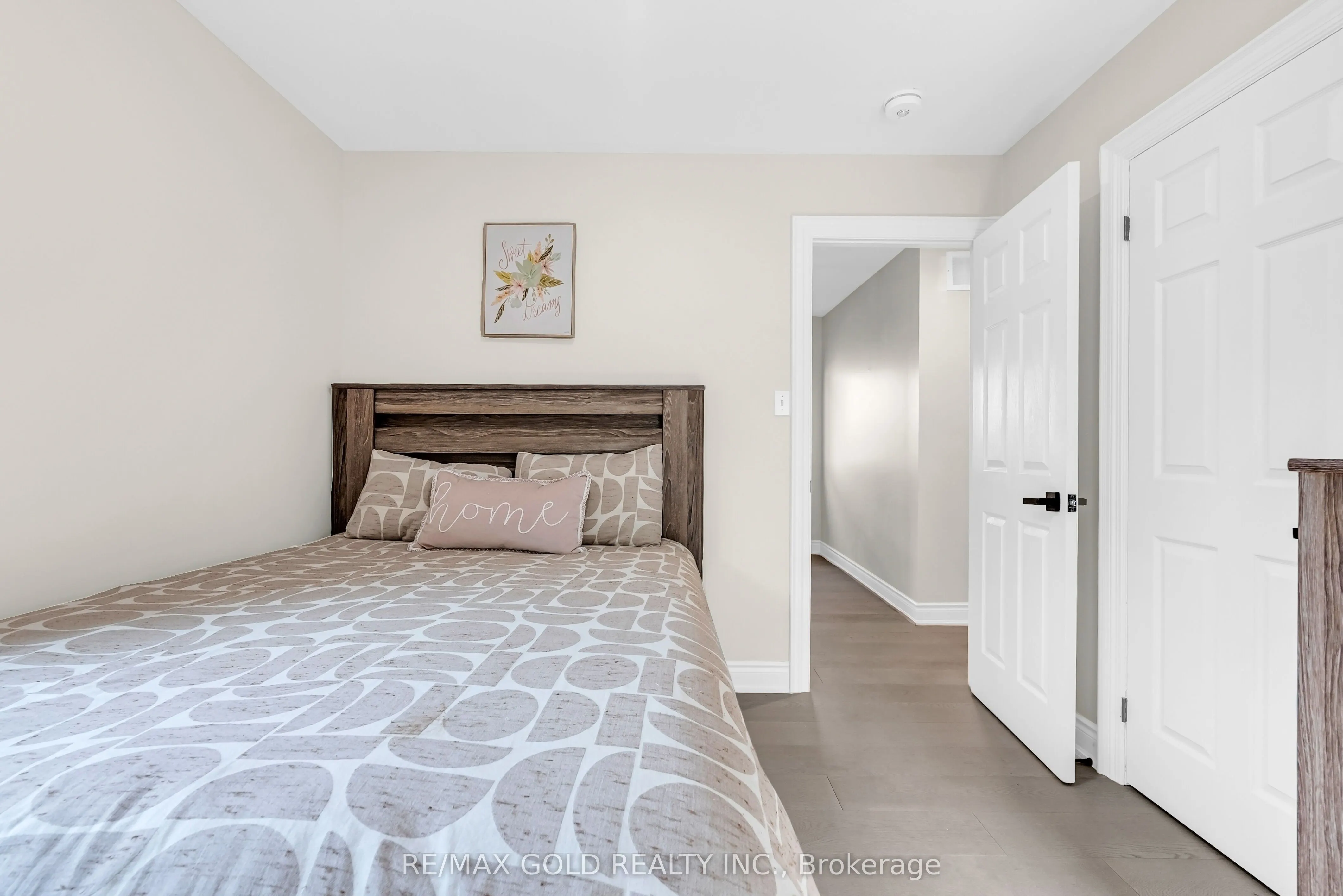 2901 Gardenview Crescent