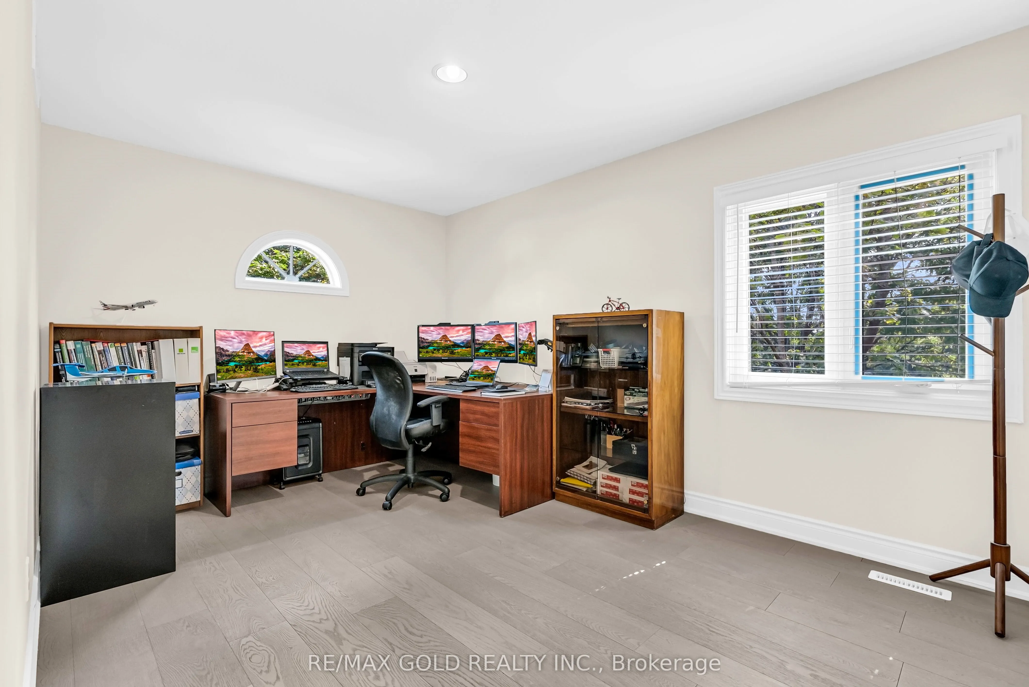 2901 Gardenview Crescent