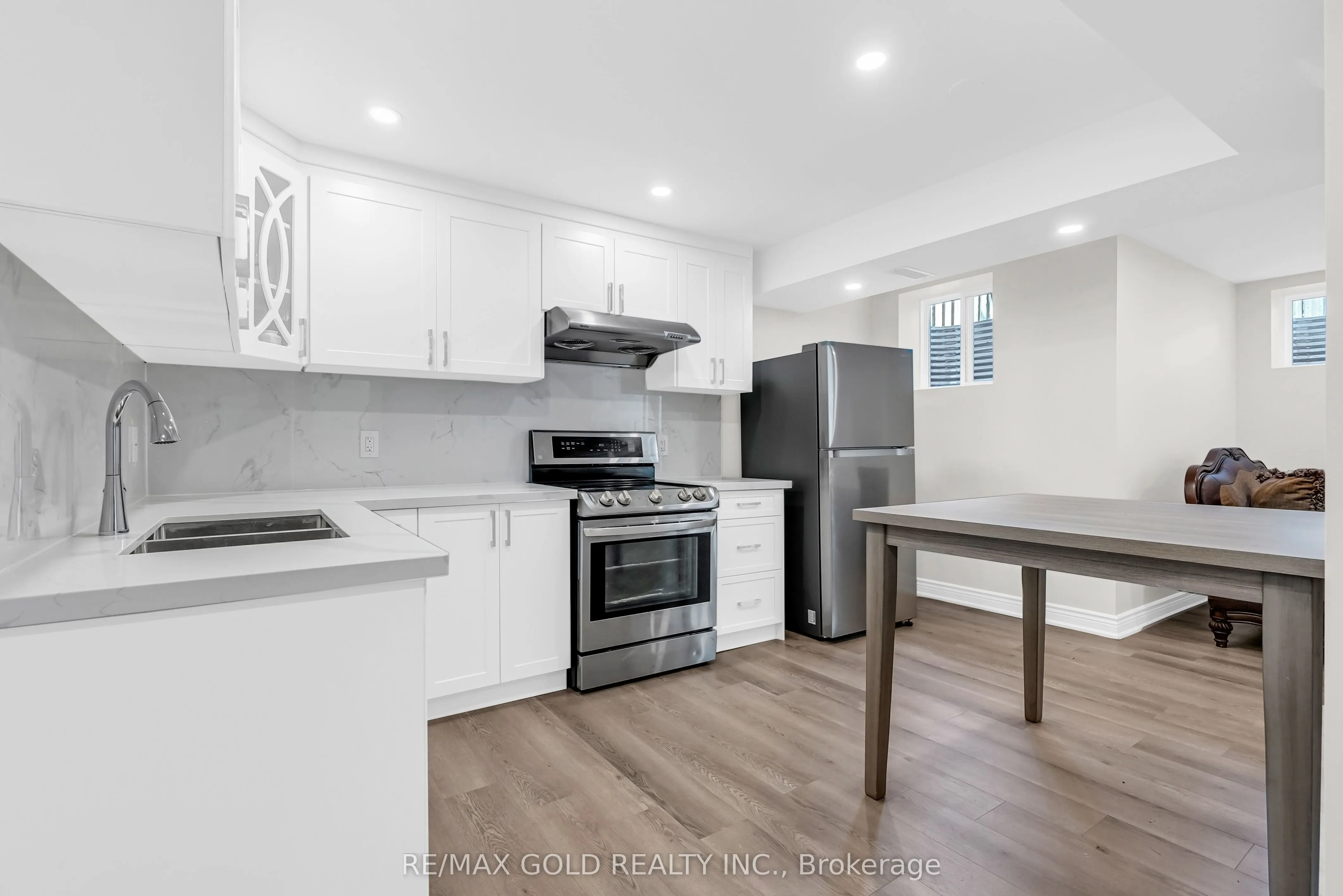 2901 Gardenview Crescent