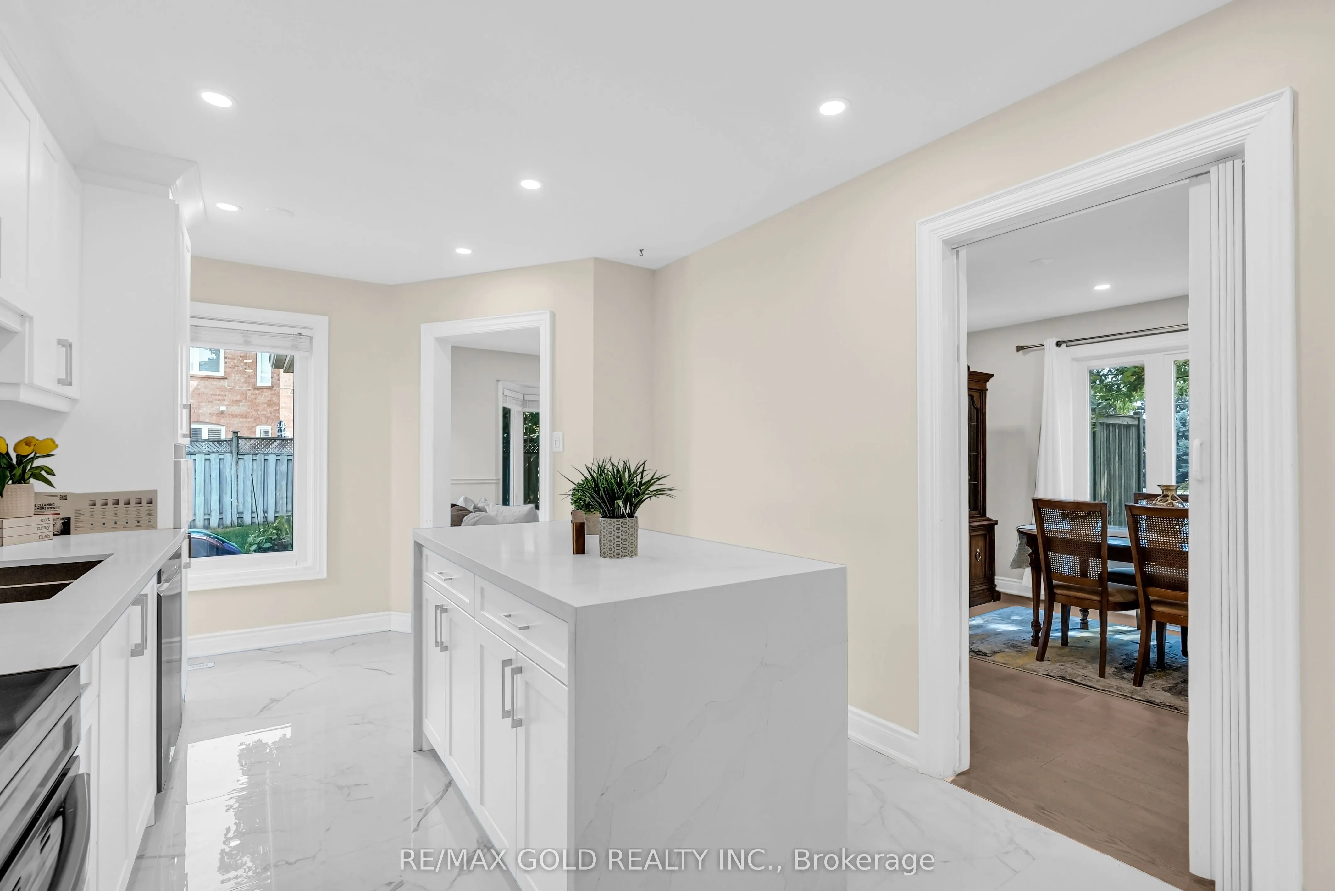 2901 Gardenview Crescent
