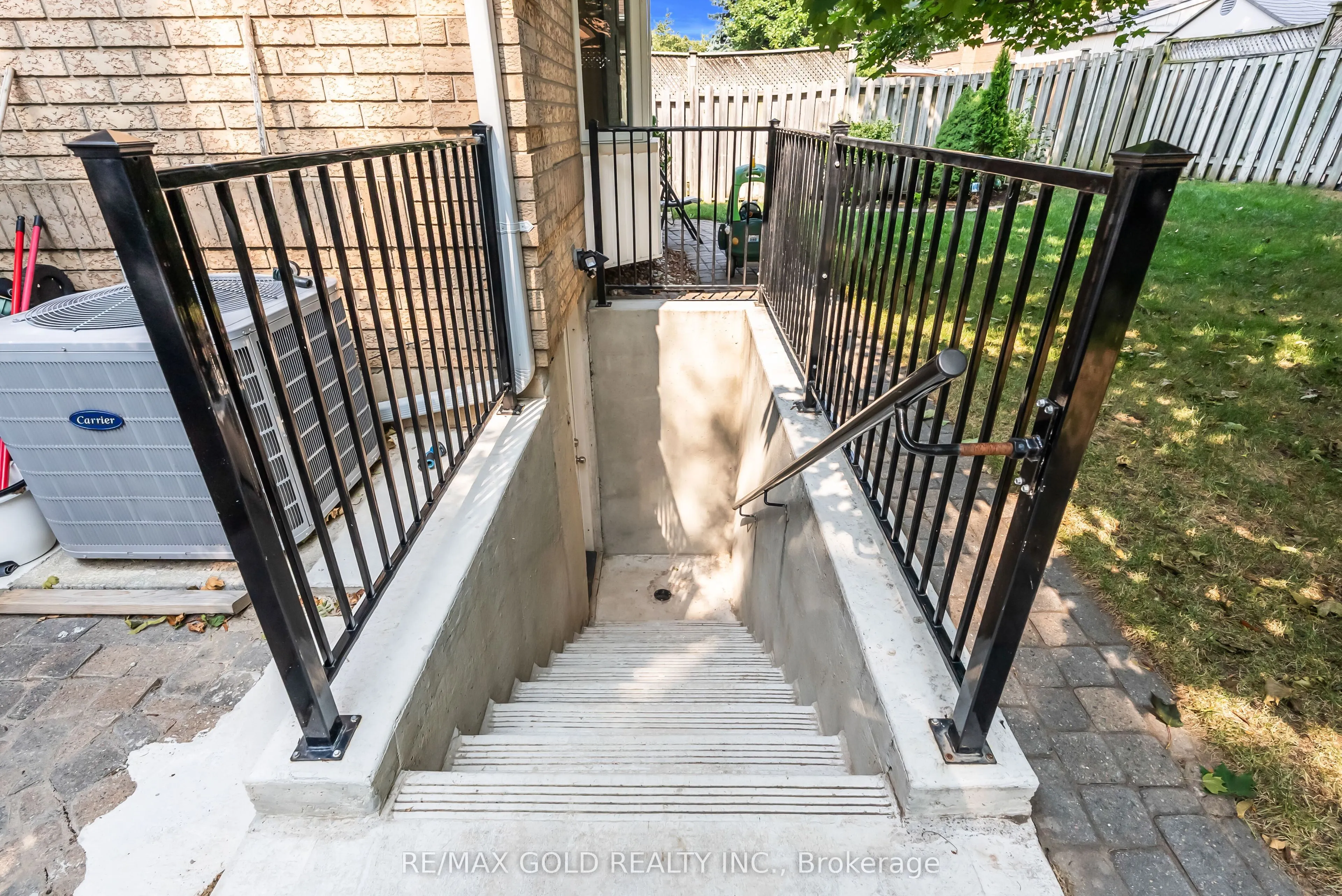 2901 Gardenview Crescent