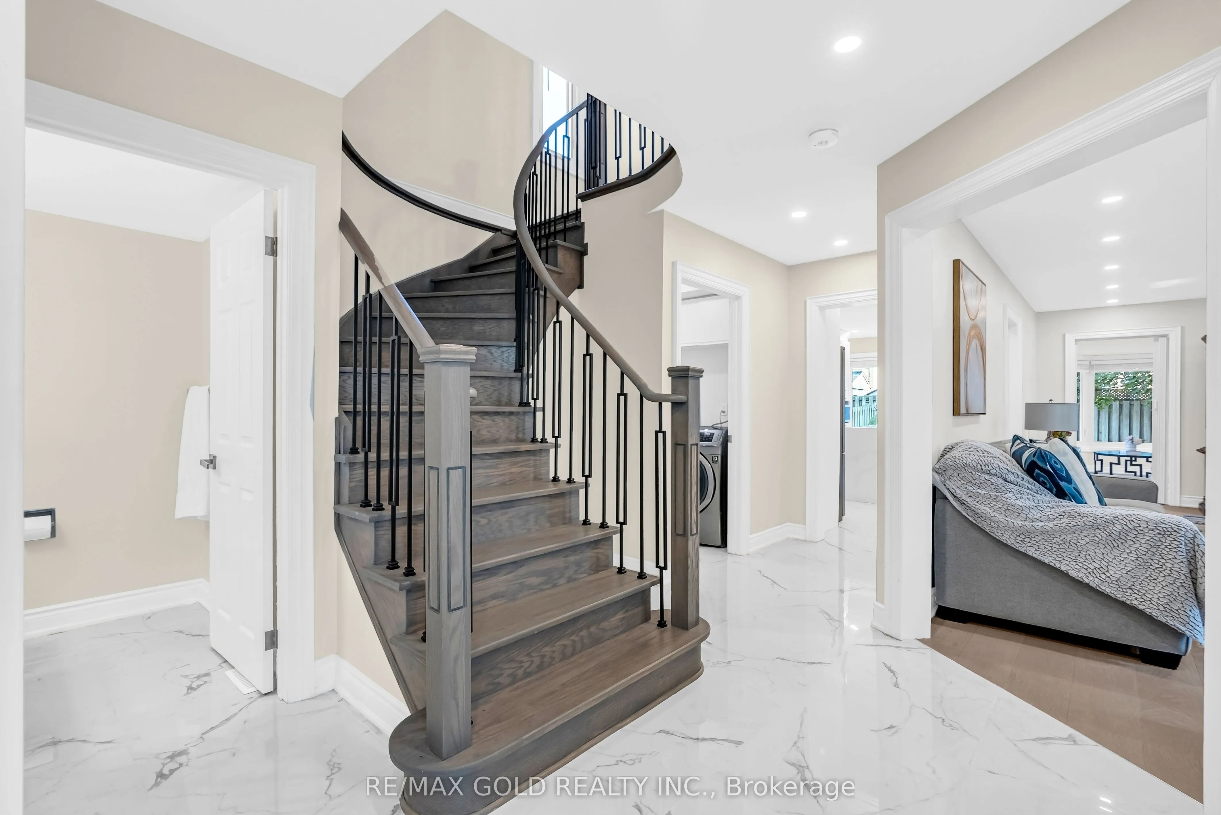 2901 Gardenview Crescent