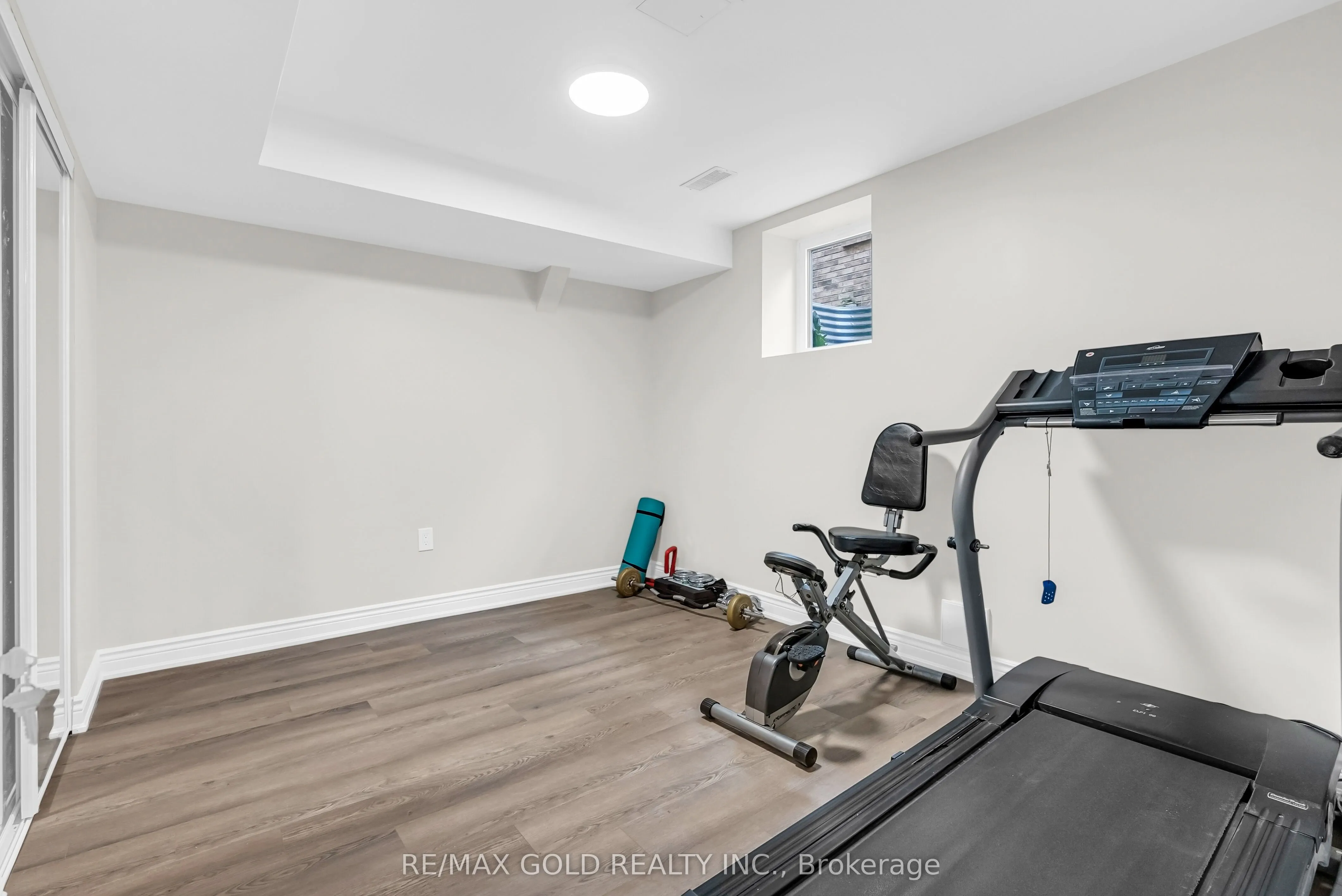 2901 Gardenview Crescent
