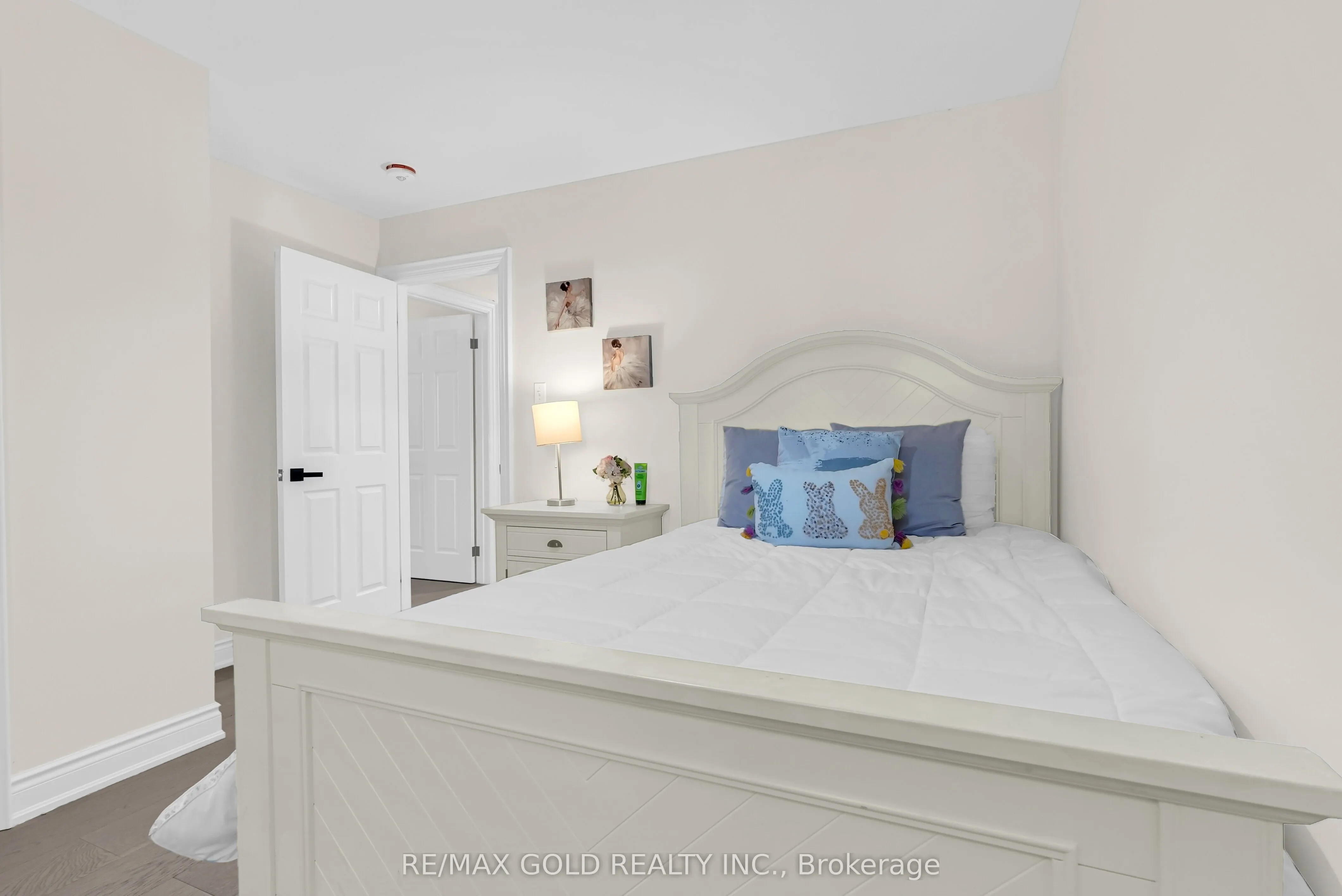 2901 Gardenview Crescent